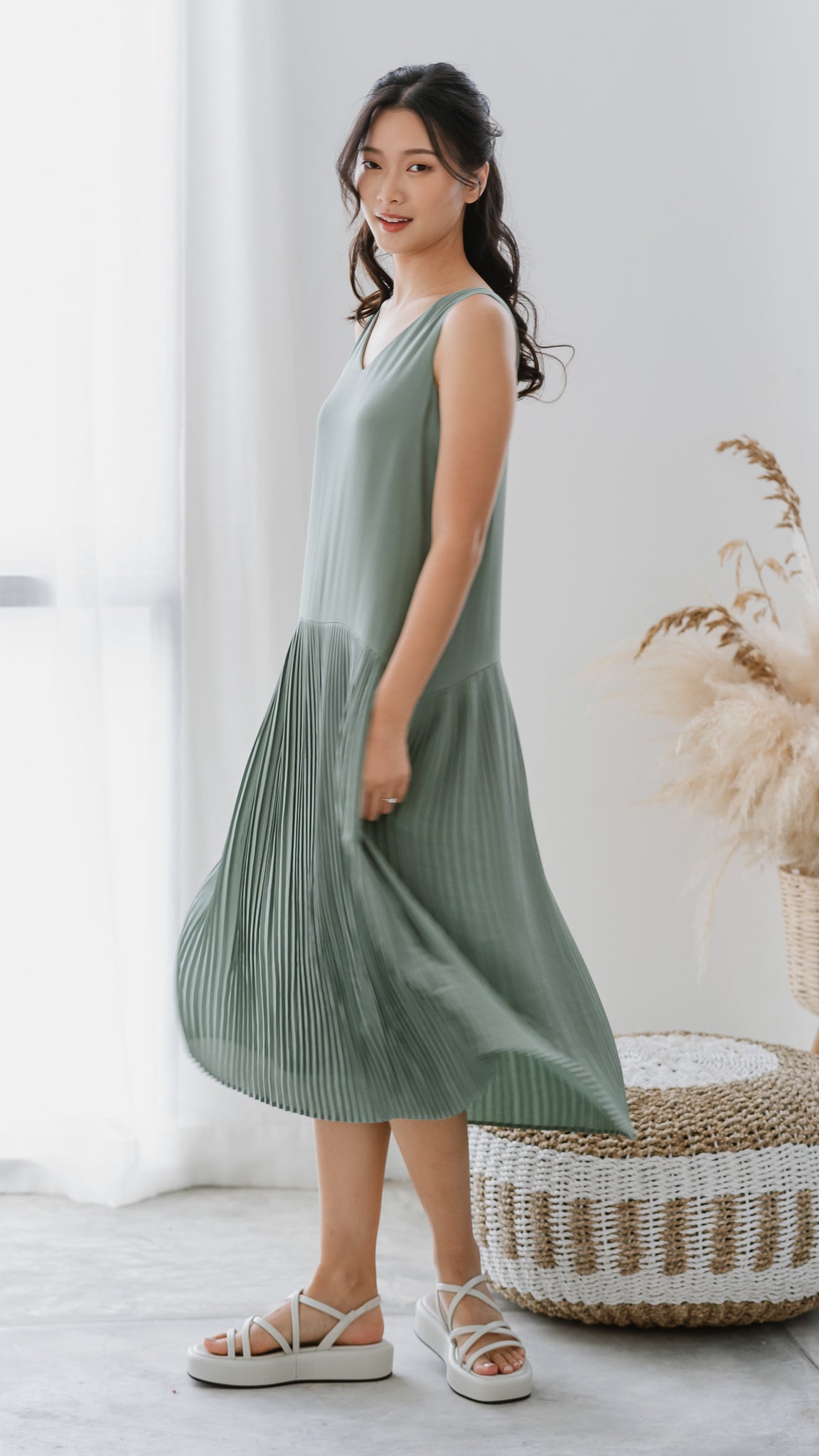 Willow Two-way Pleated Dress in Green [ONLINE ONLY] – First Stitch