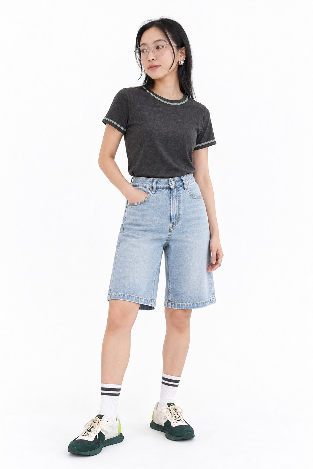 Contrast Stitch Crew Neck Tee in Grey+Green