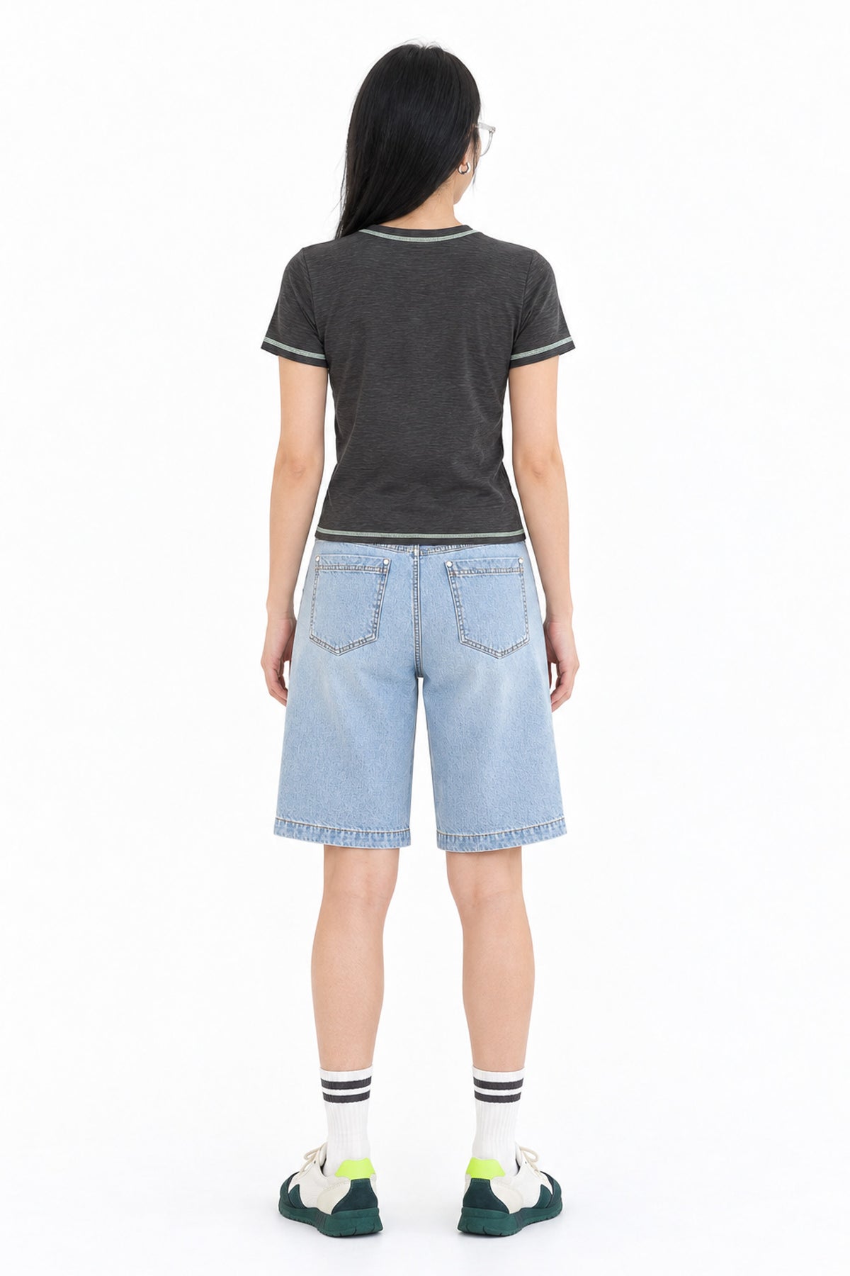 Contrast Stitch Crew Neck Tee in Grey+Green