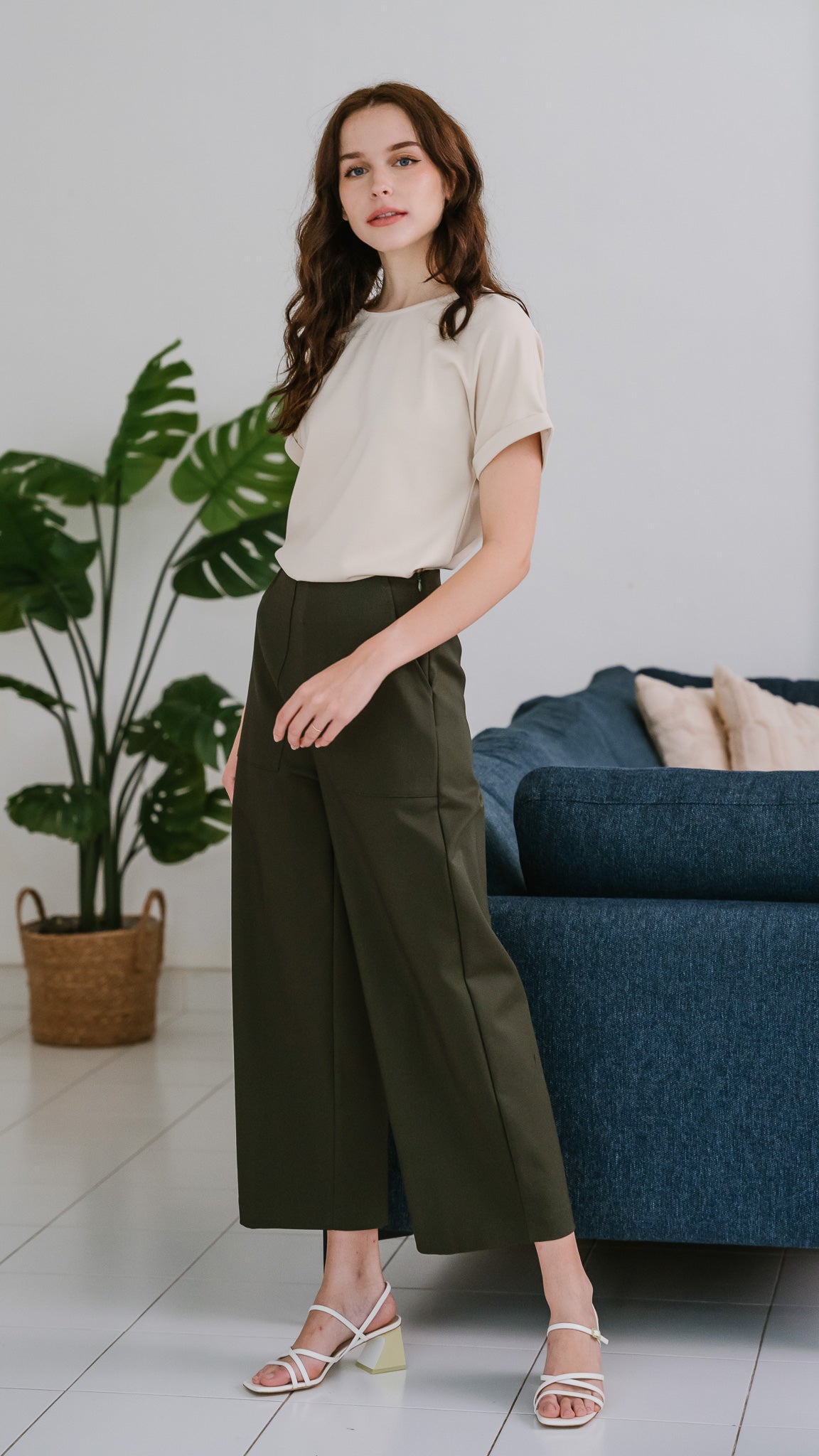Core Essentials Broad Pants in Army Green [ONLINE ONLY]