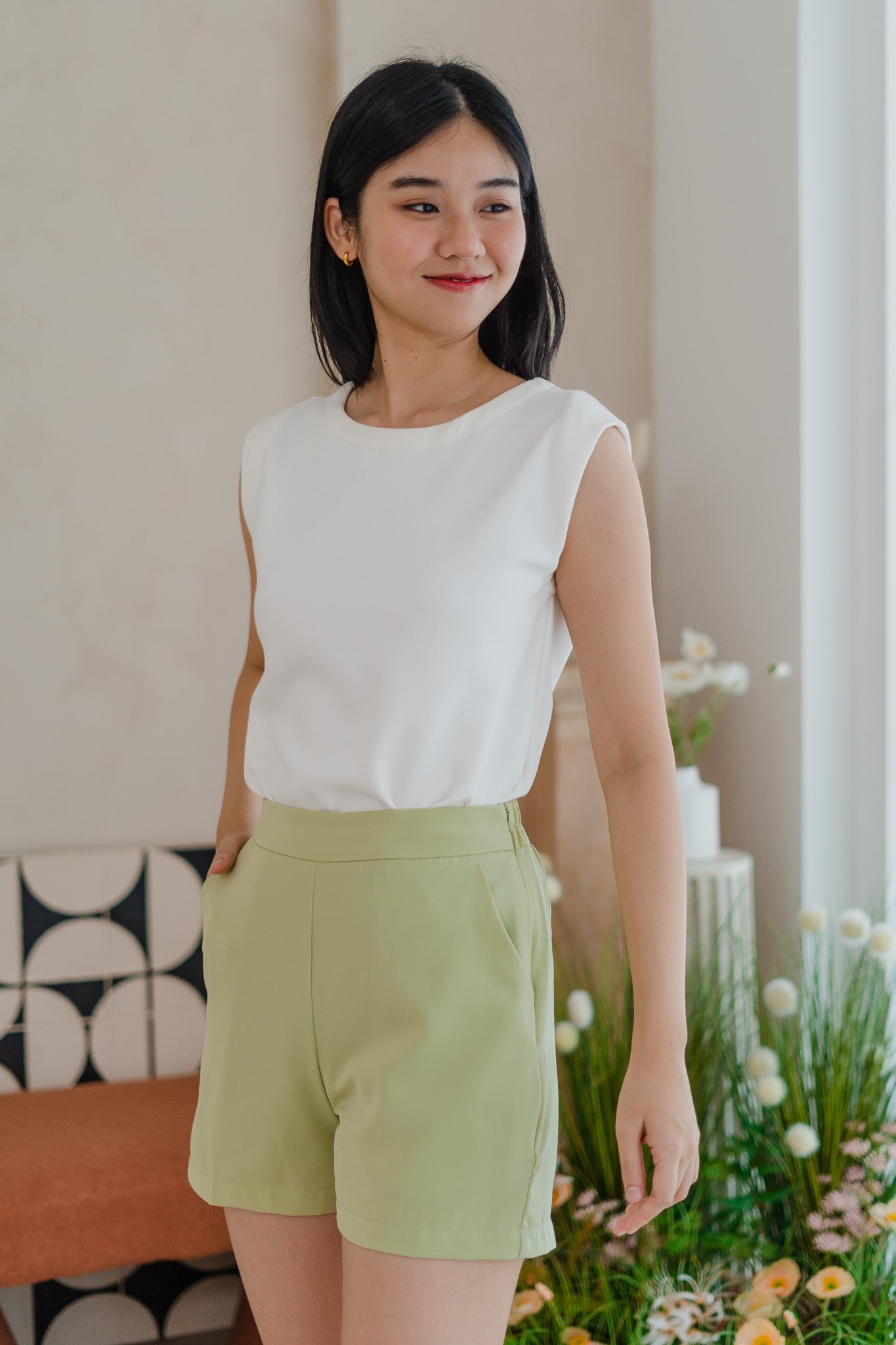 Yan Elasticised Shorts in Light Green [ONLINE ONLY]
