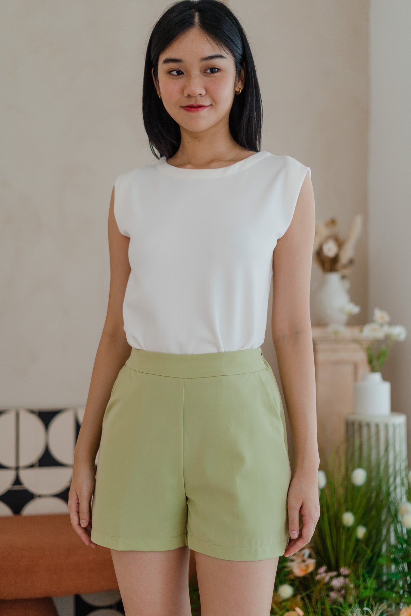 Yan Elasticised Shorts in Light Green [ONLINE ONLY]