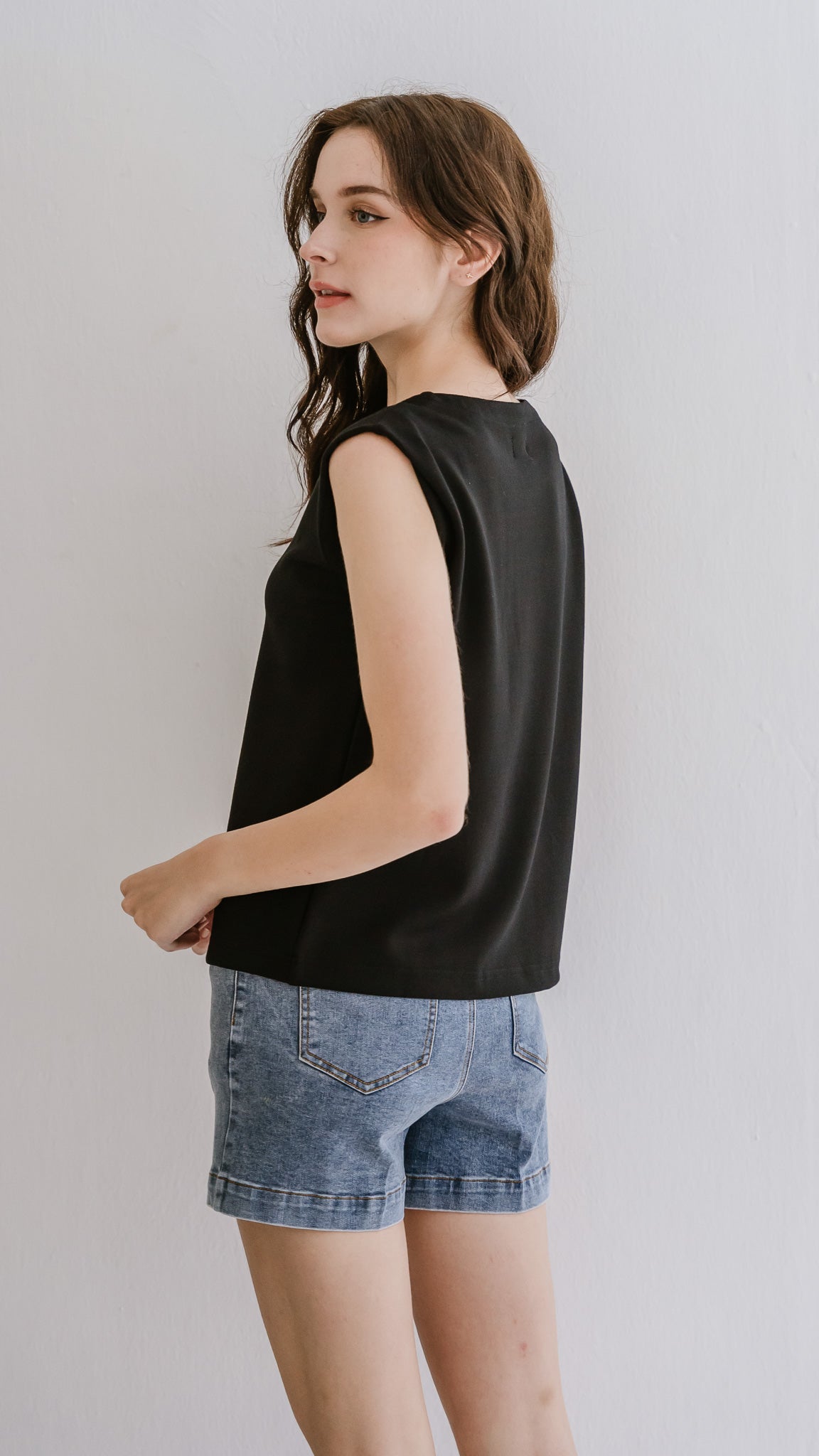 Core Essentials Muscle Tee in Black