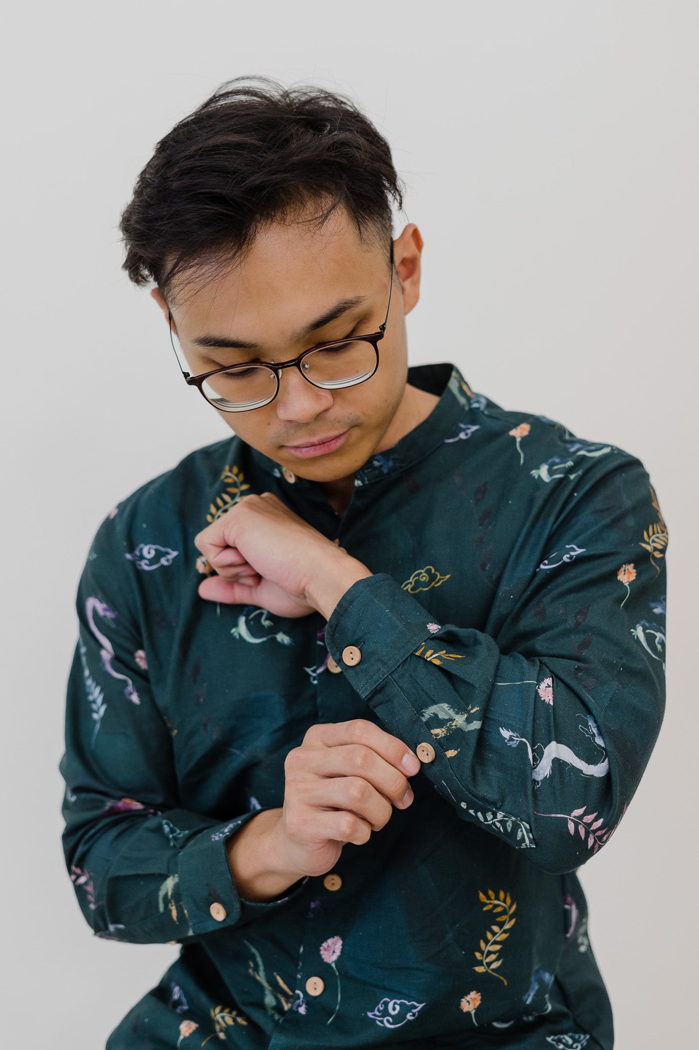 Winds Of Fortune Men's Long Sleeve Linen Shirt in Abundance