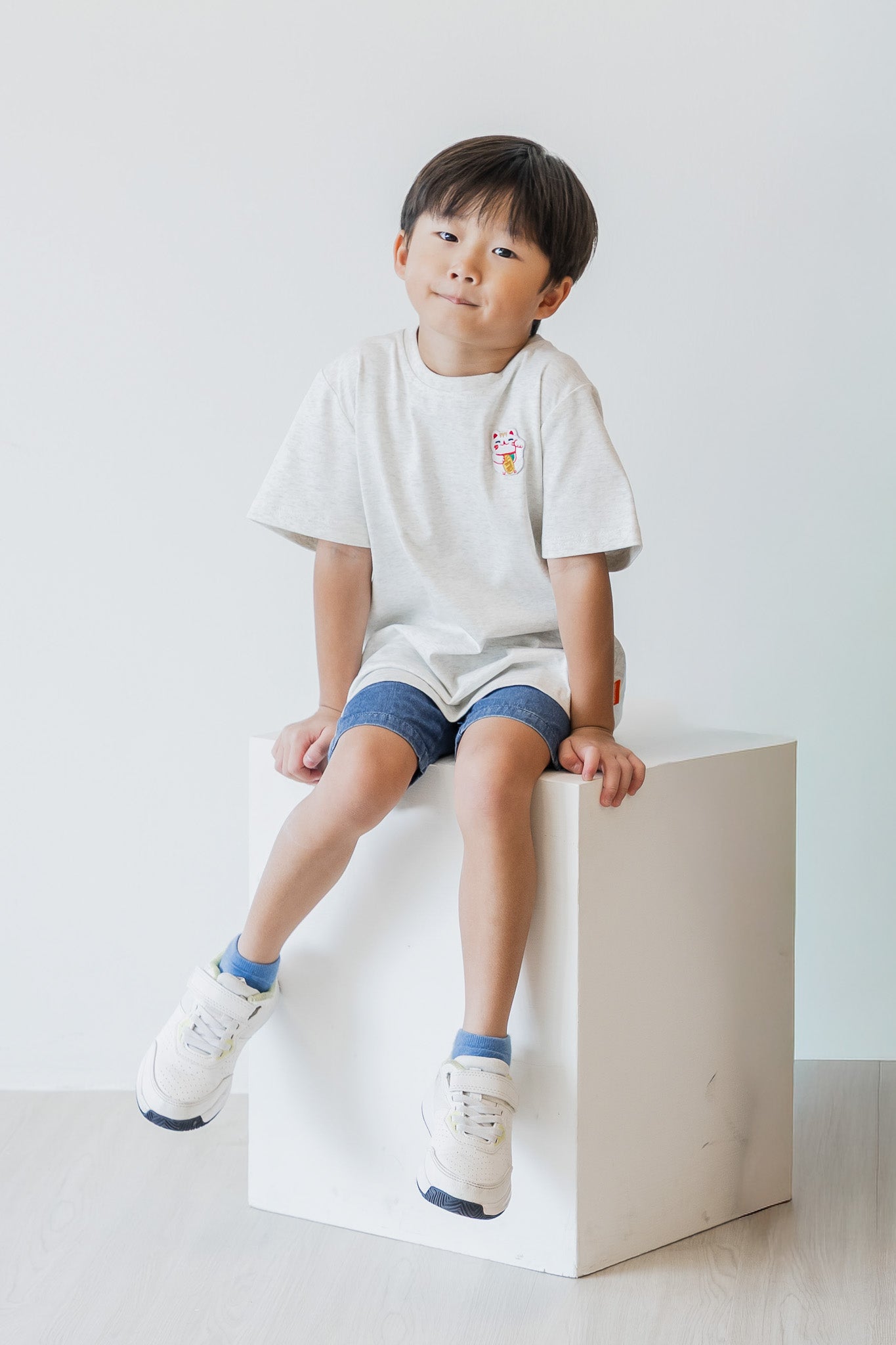 Fortune Cat Kid's Tee in Light Gray