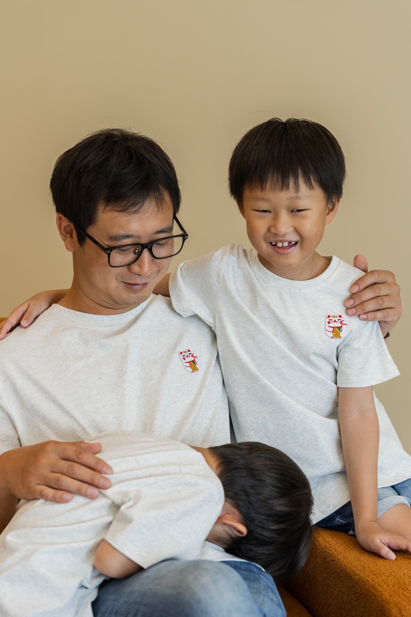Fortune Cat Kid's Tee in Light Gray