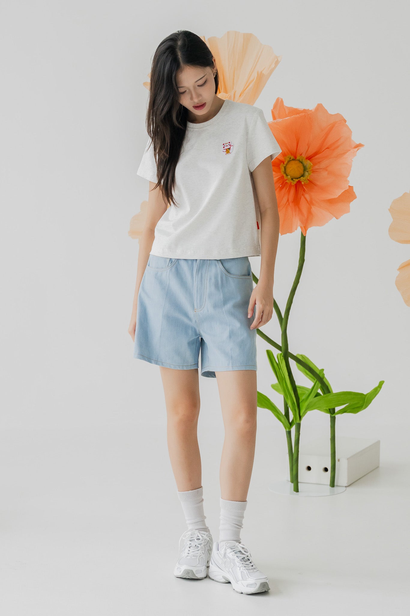 Fortune Cat Women's Tee in Light Gray