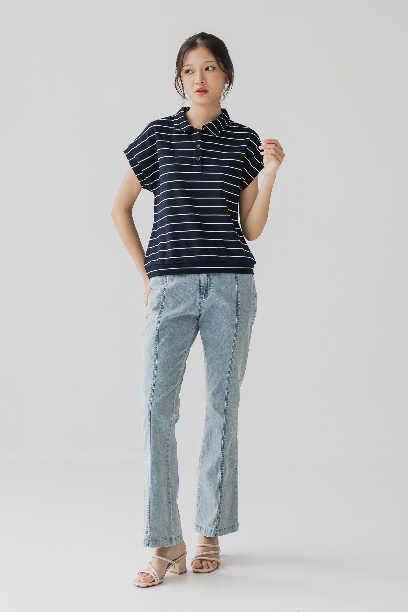 Flare Fit Jeans in Light Wash