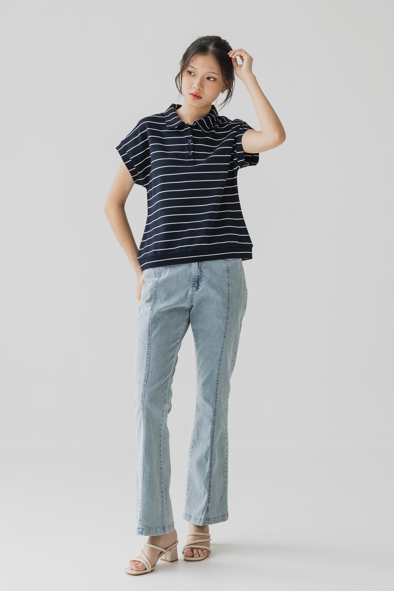 Flare Fit Jeans in Light Wash