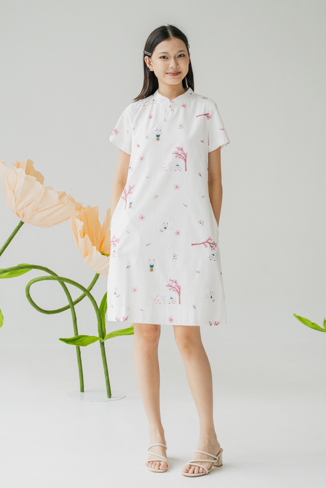 Fortune In Bloom Mandarin Collar Dress in Shiro