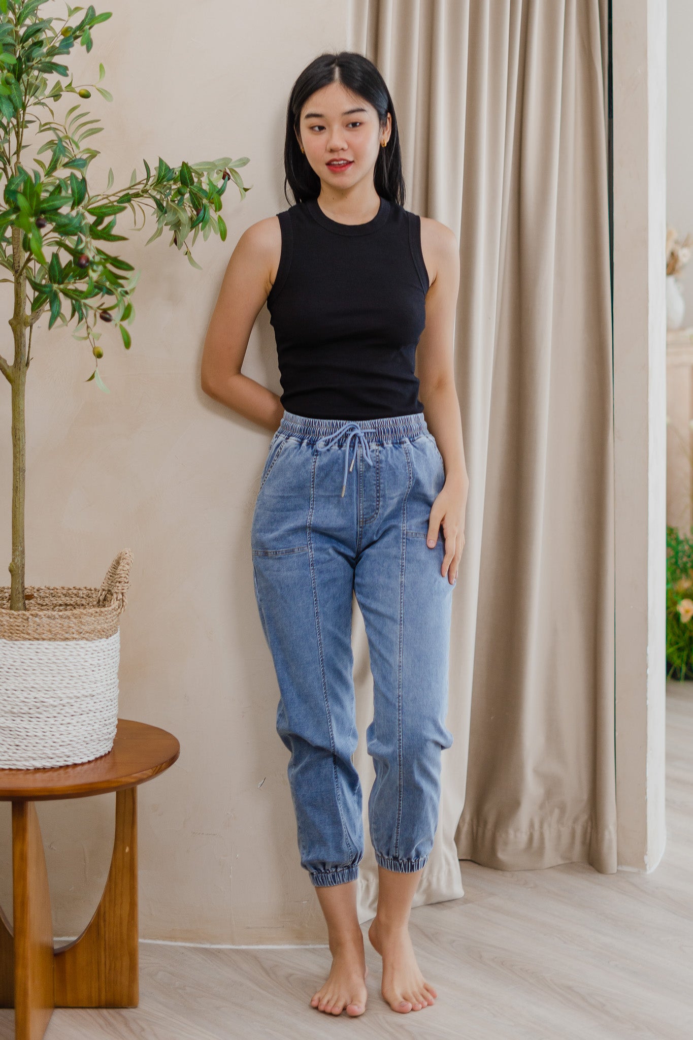 Errands Day Relaxed Fit Jeans in Light Wash