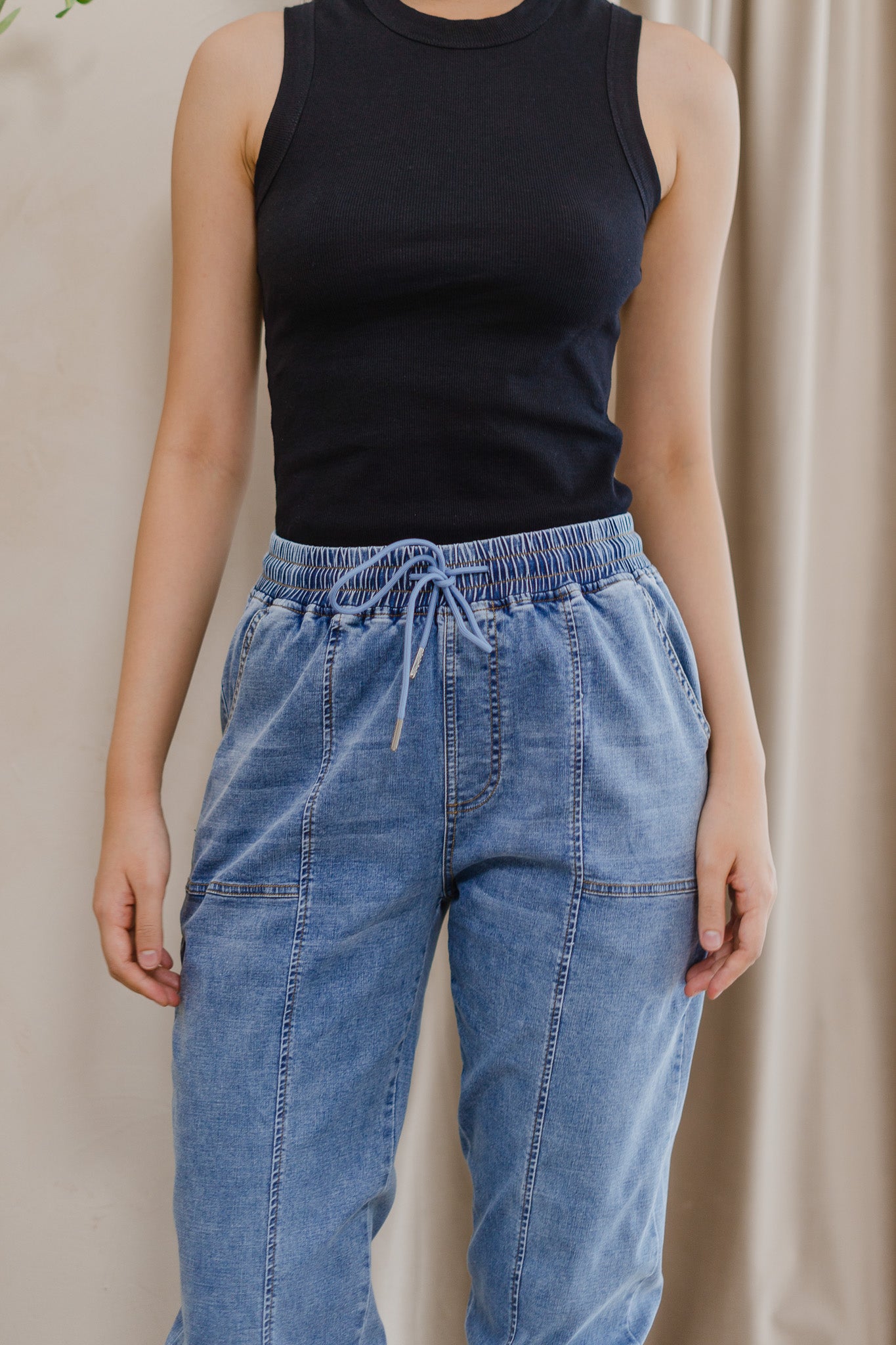 Errands Day Relaxed Fit Jeans in Light Wash