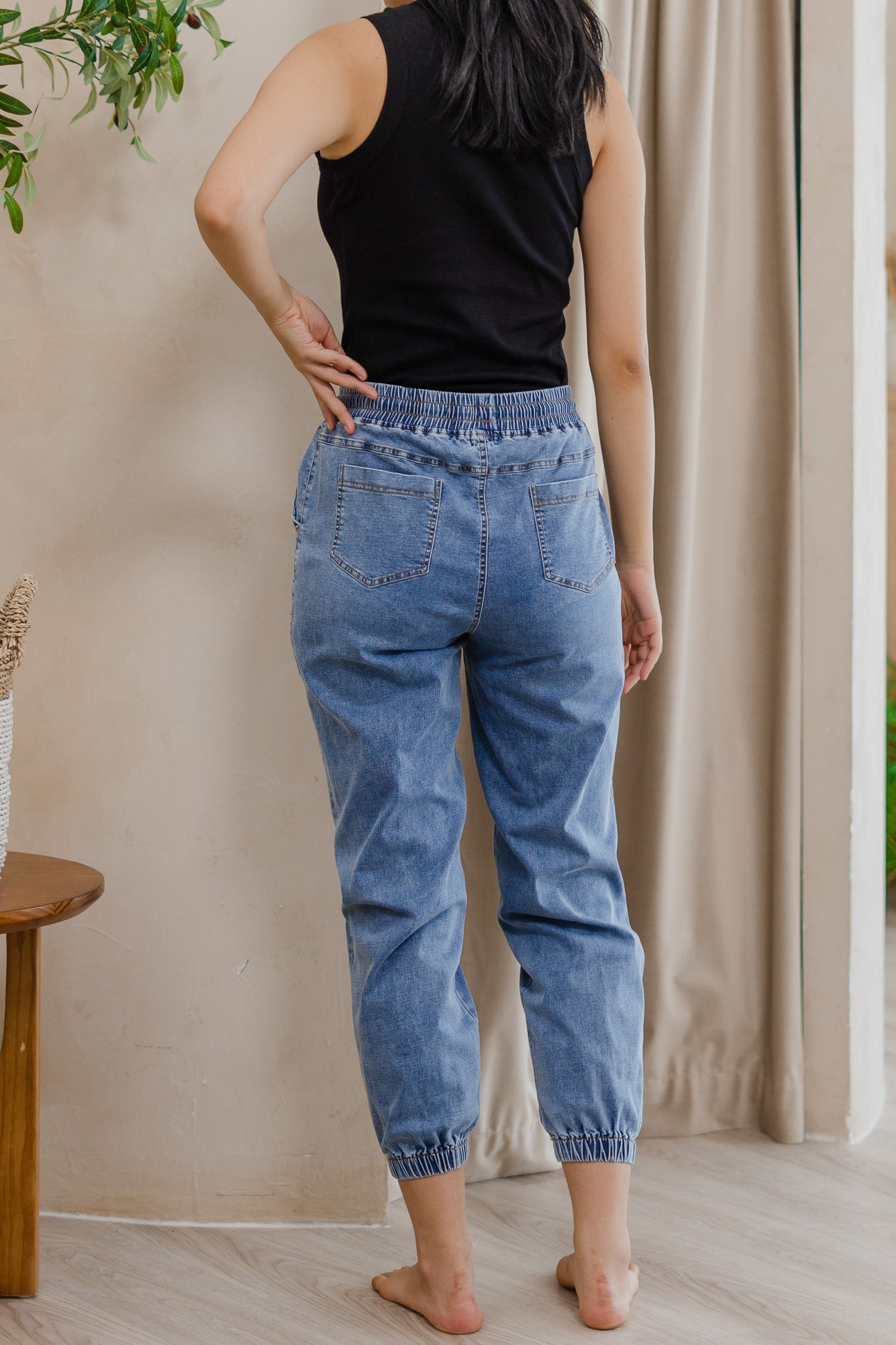 Errands Day Relaxed Fit Jeans in Light Wash