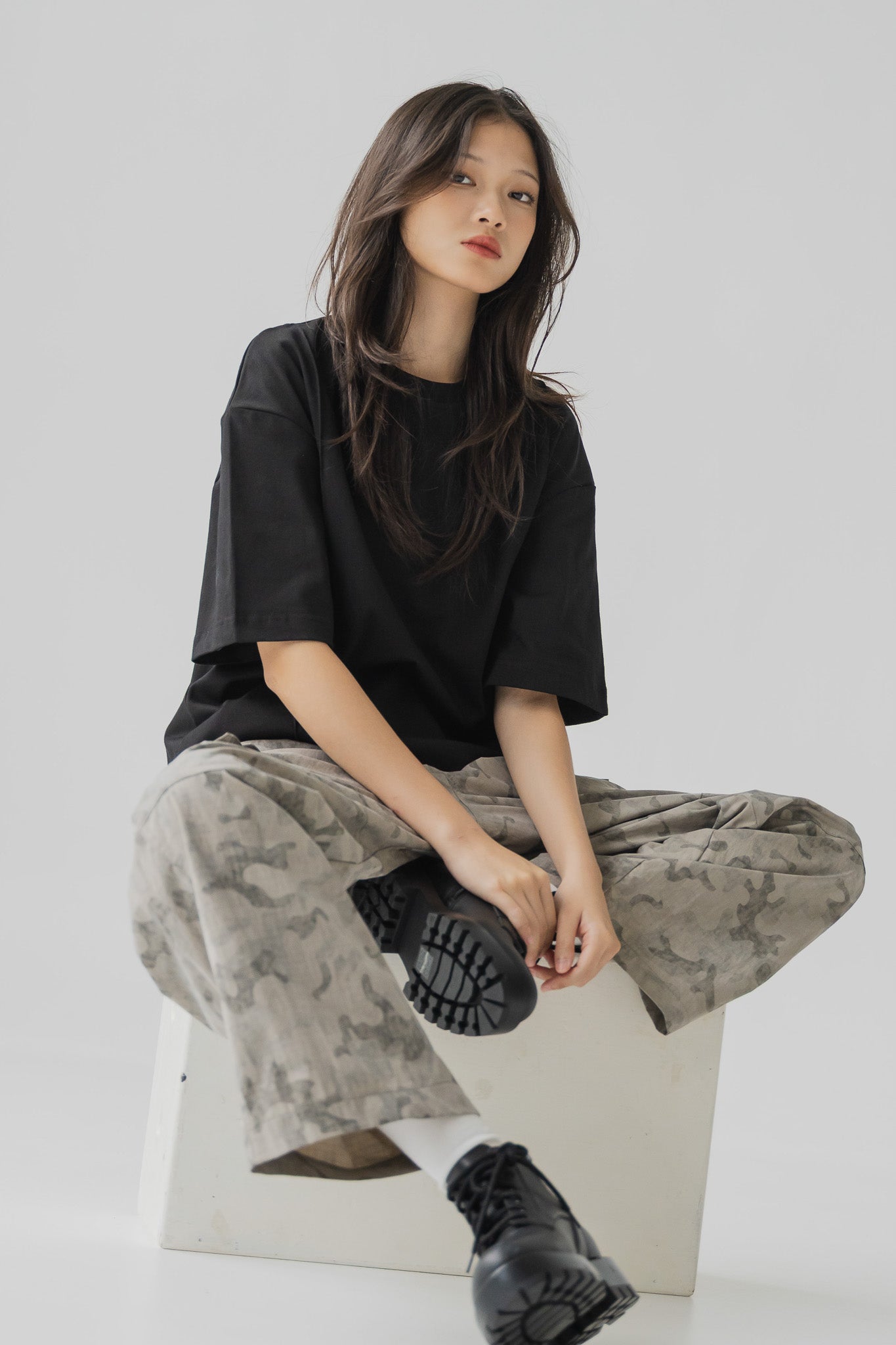 Piping Detail Loosefit Tee in Black