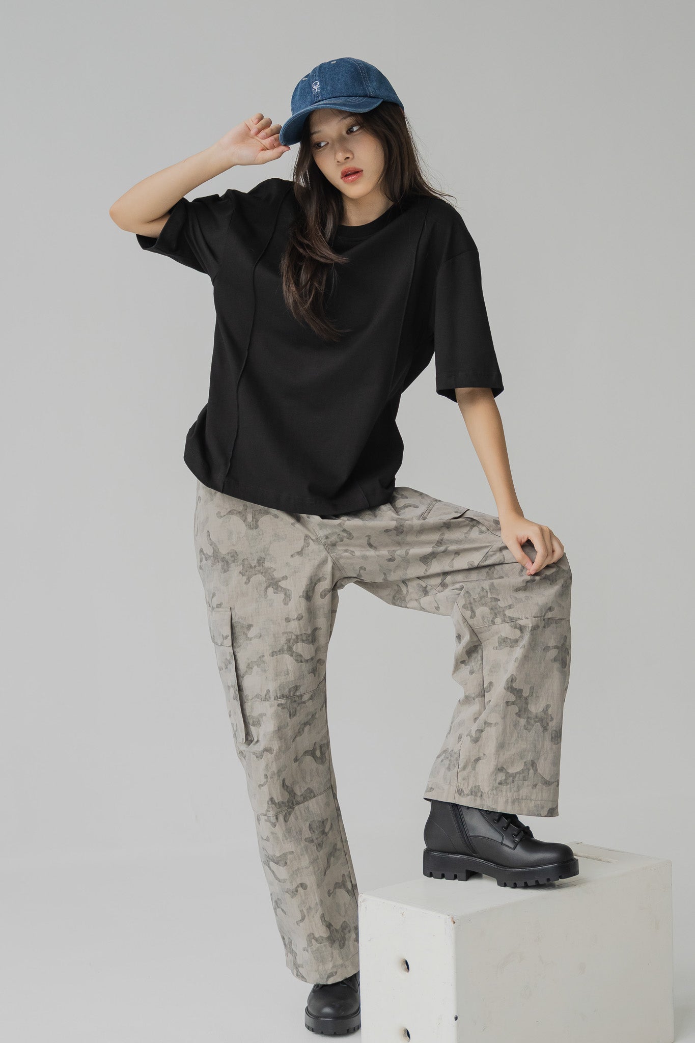 Piping Detail Loosefit Tee in Black