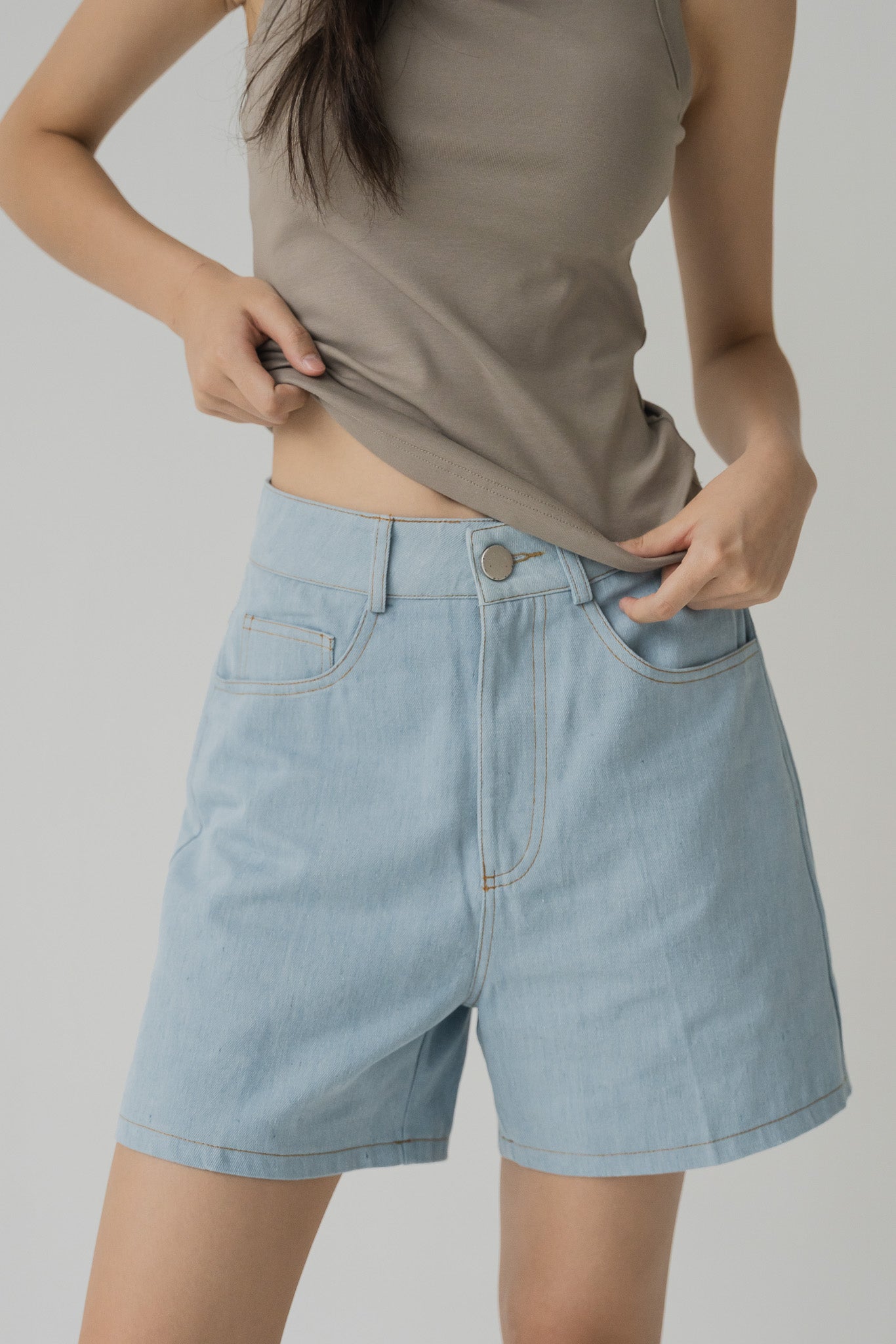 Mom Fit Denim Shorts in Light Wash