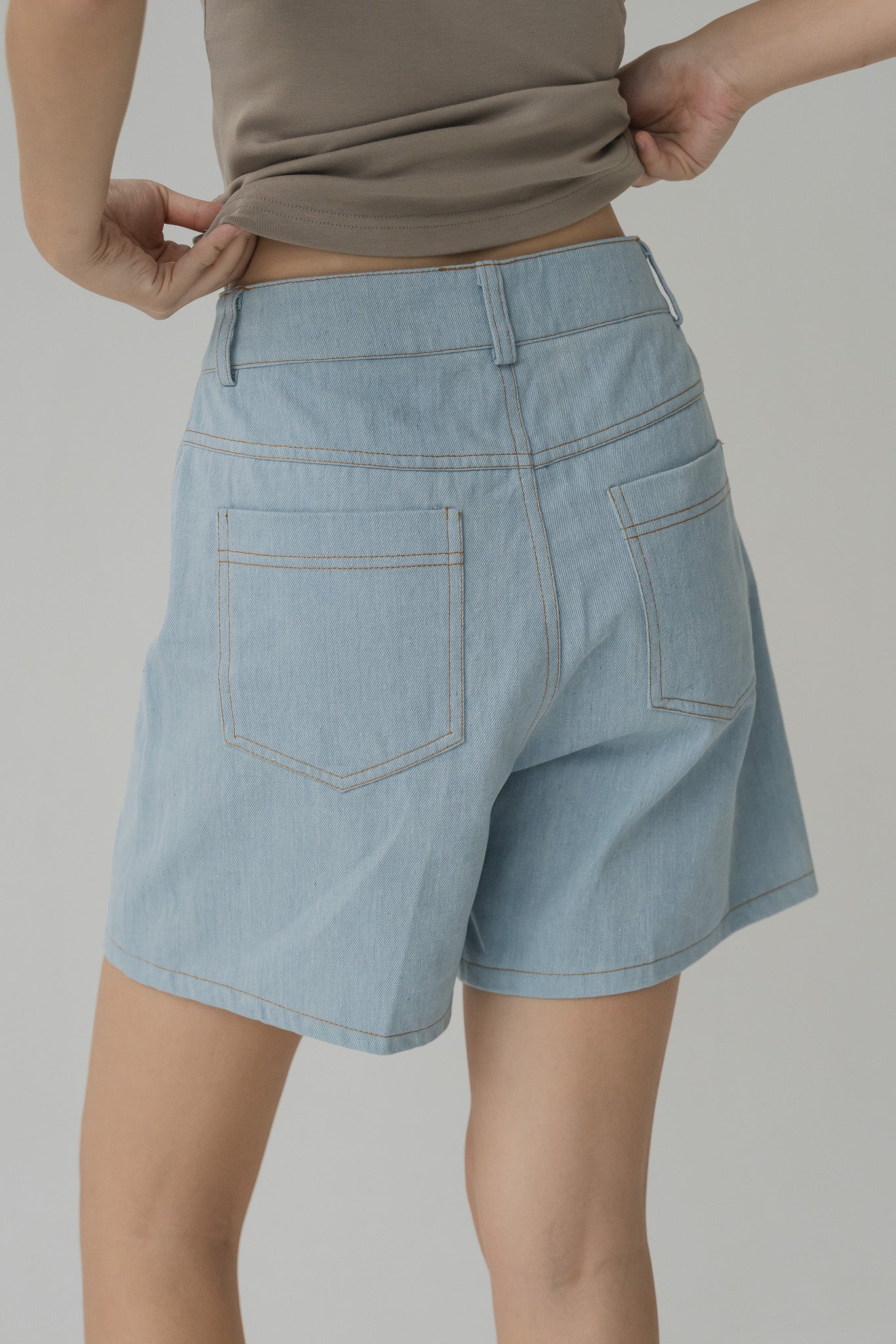 Mom Fit Denim Shorts in Light Wash