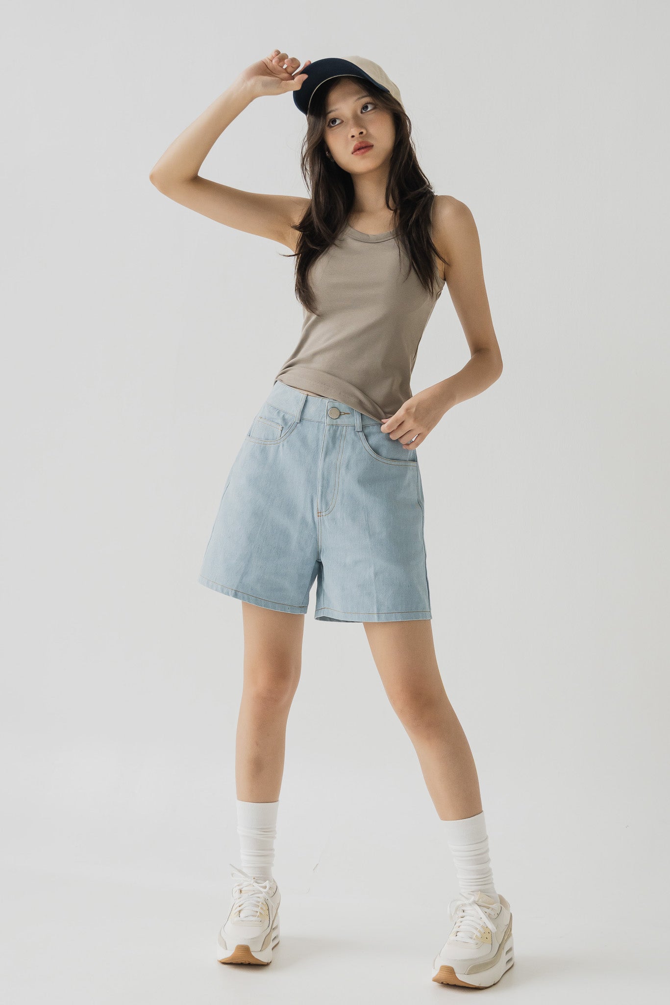 Mom Fit Denim Shorts in Light Wash
