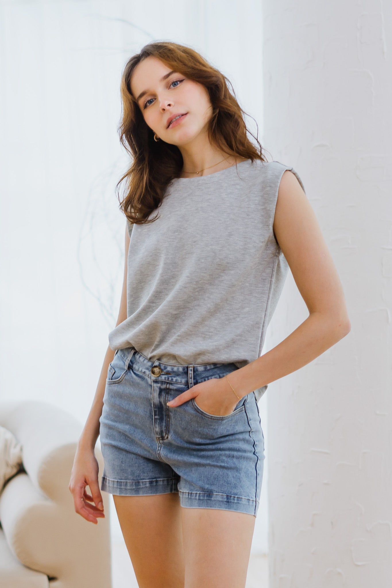 Core Essentials Muscle Tee in Light Grey