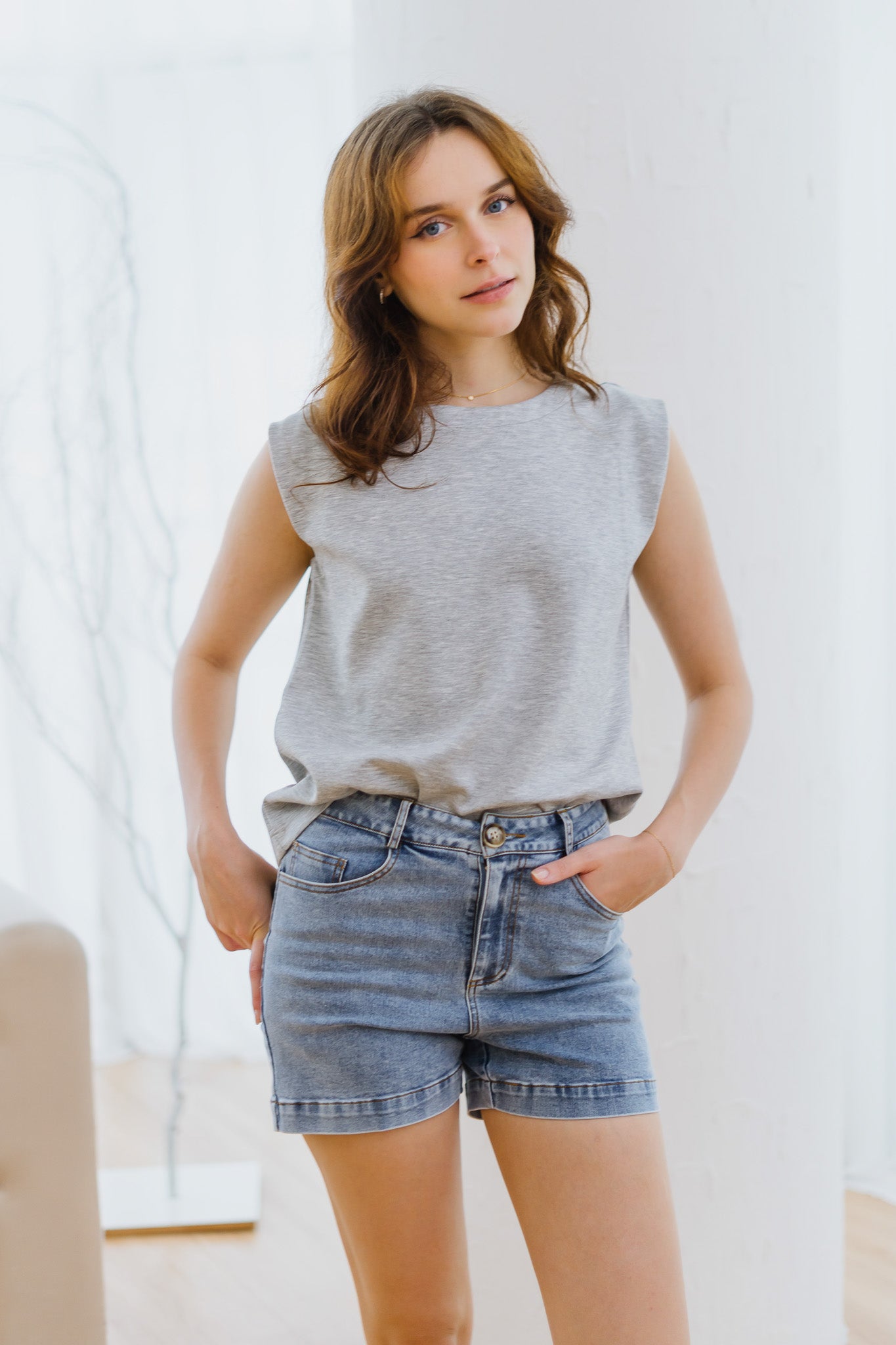 Core Essentials Muscle Tee in Light Grey