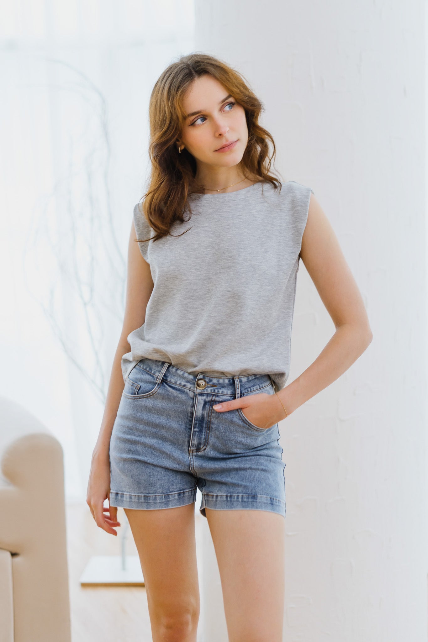 Core Essentials Muscle Tee in Light Grey