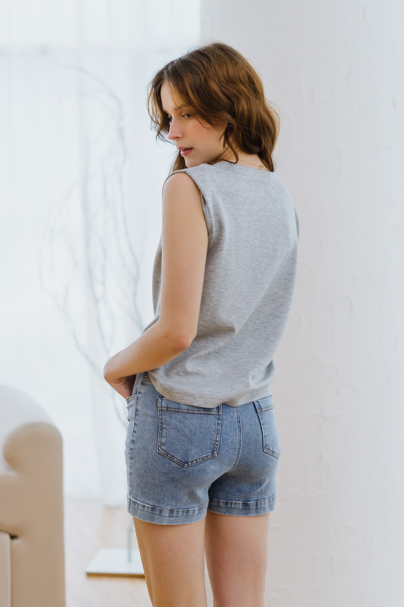 Core Essentials Muscle Tee in Light Grey