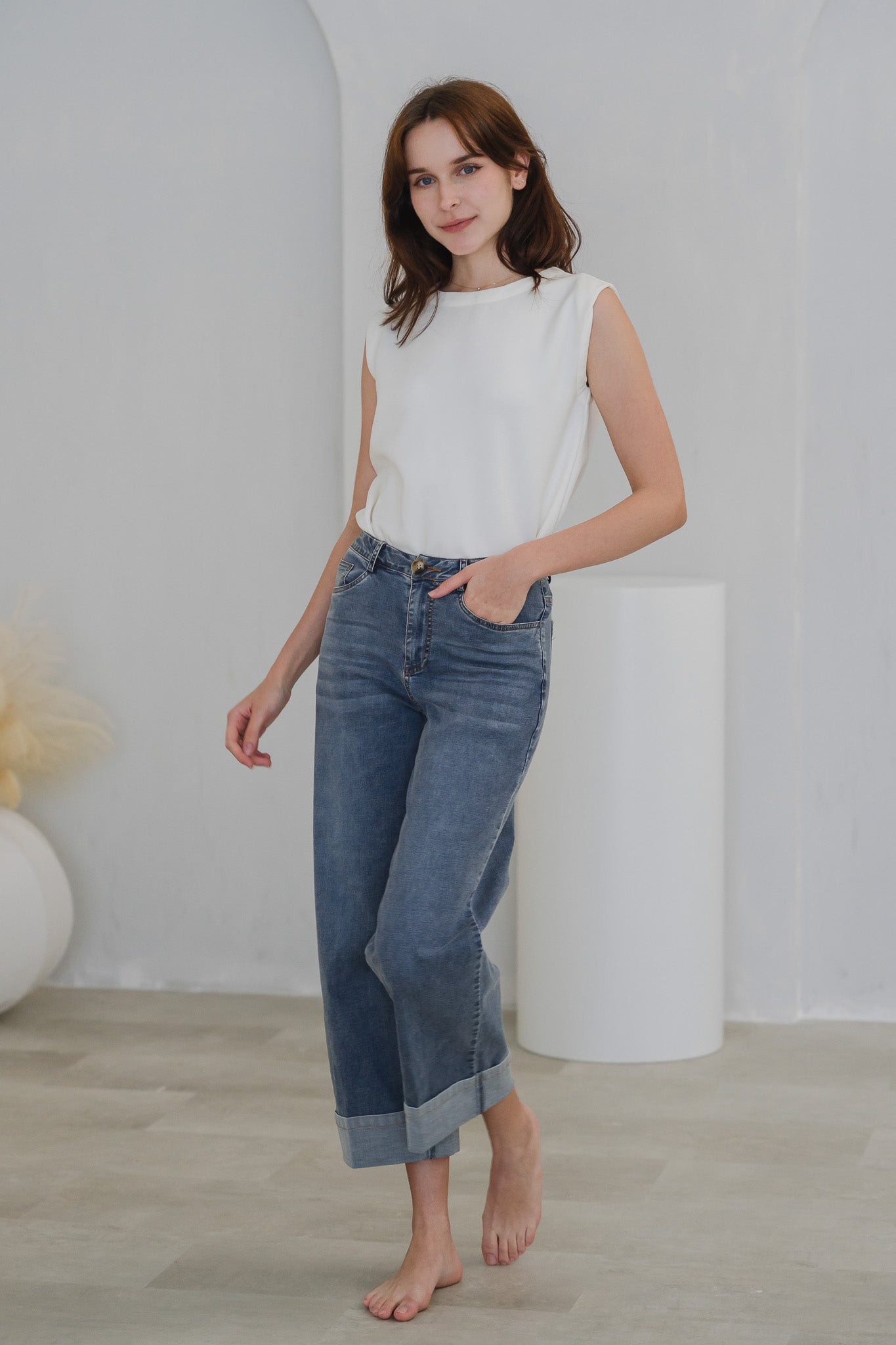 Estella Washed Broad Jeans in Light Wash