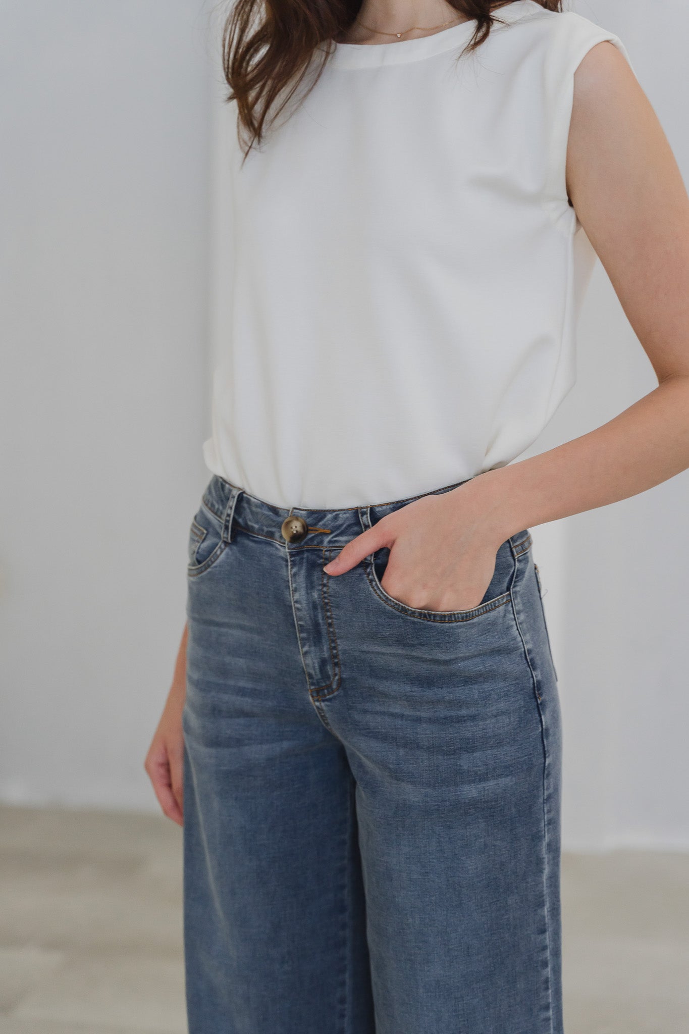 Estella Washed Broad Jeans in Light Wash