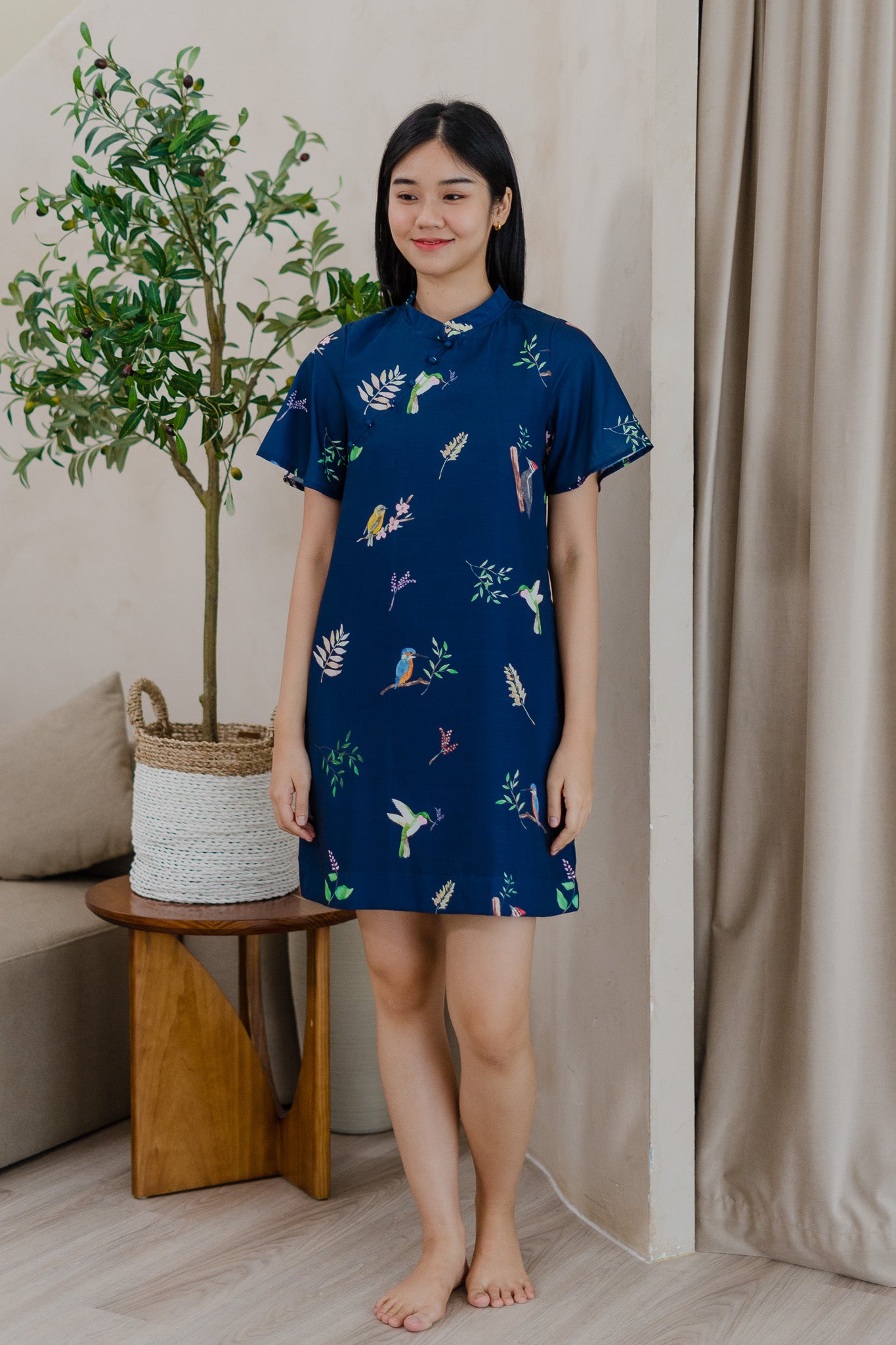 Birds Of Paradise Sleeved Cheongsam Dress in Heron