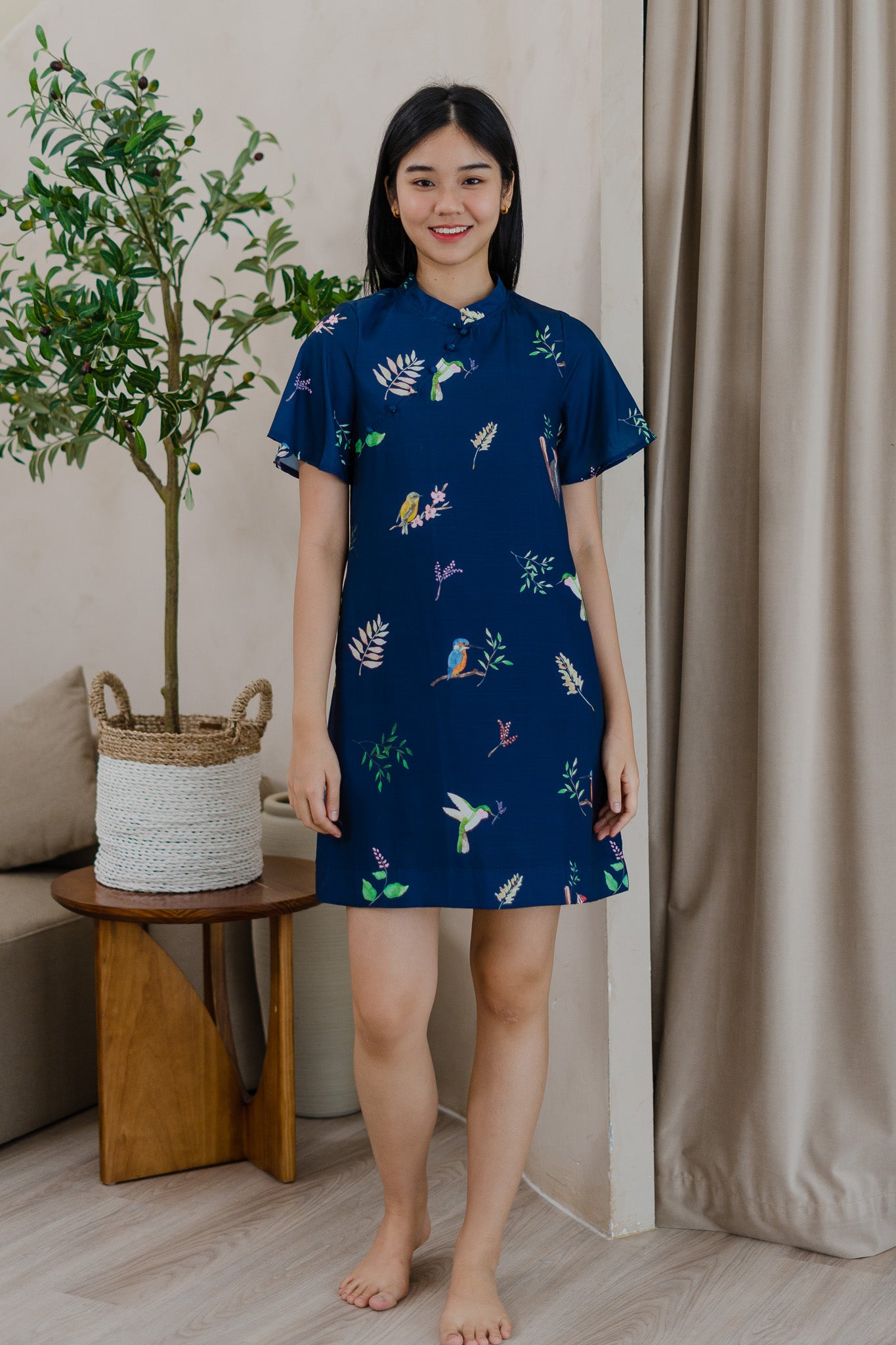 Birds Of Paradise Sleeved Cheongsam Dress in Heron