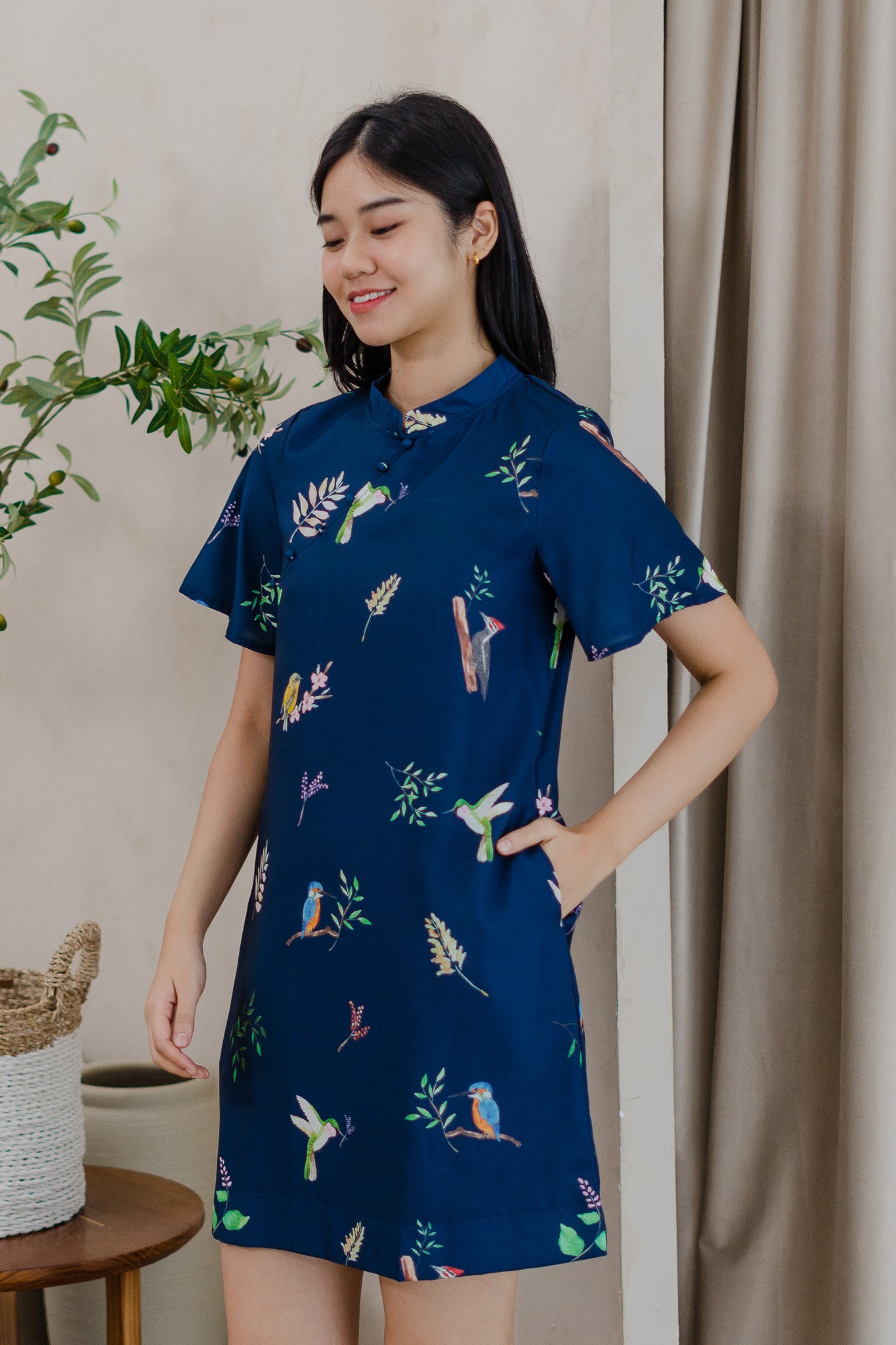 Birds Of Paradise Sleeved Cheongsam Dress in Heron