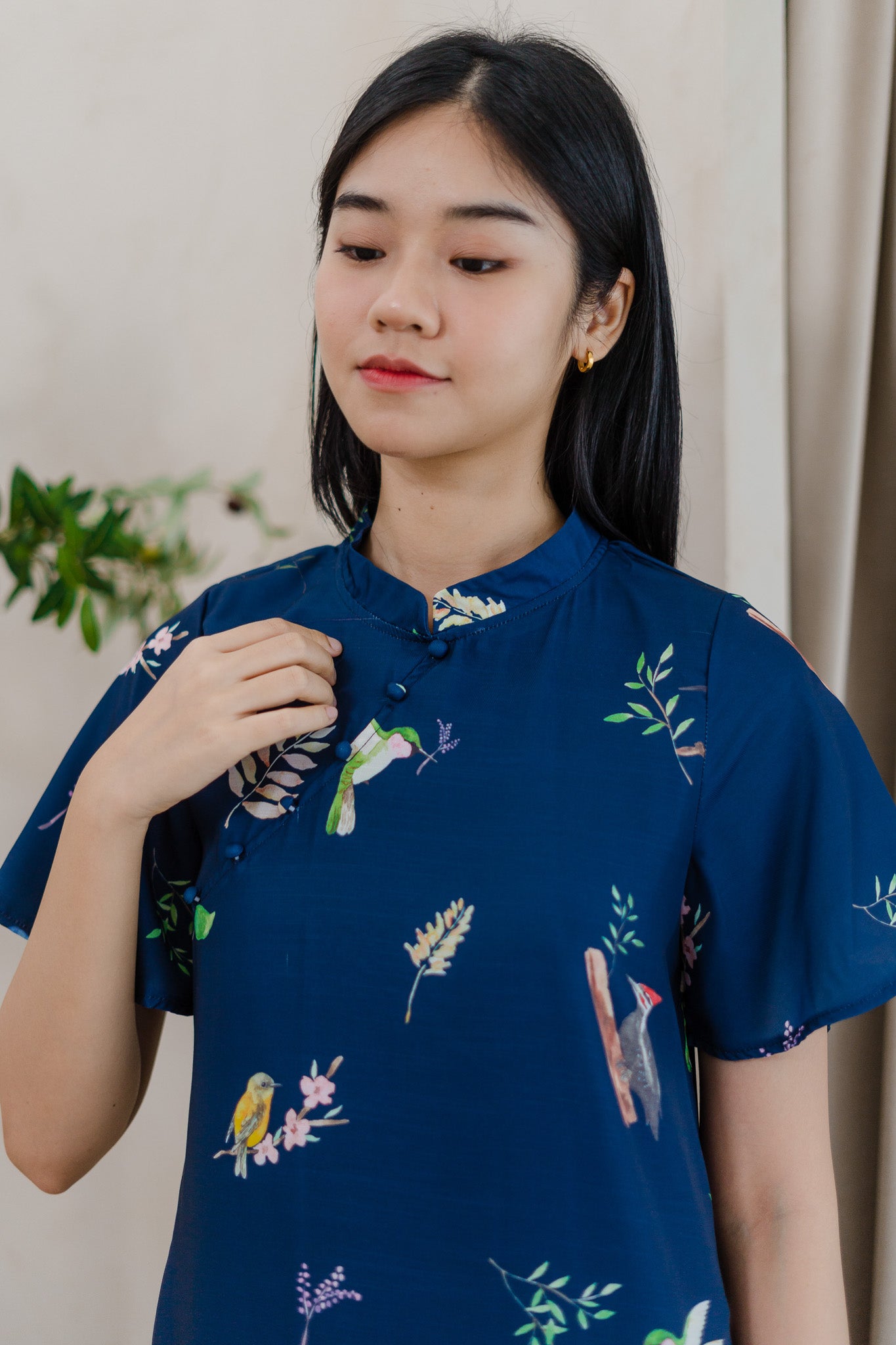 Birds Of Paradise Sleeved Cheongsam Dress in Heron