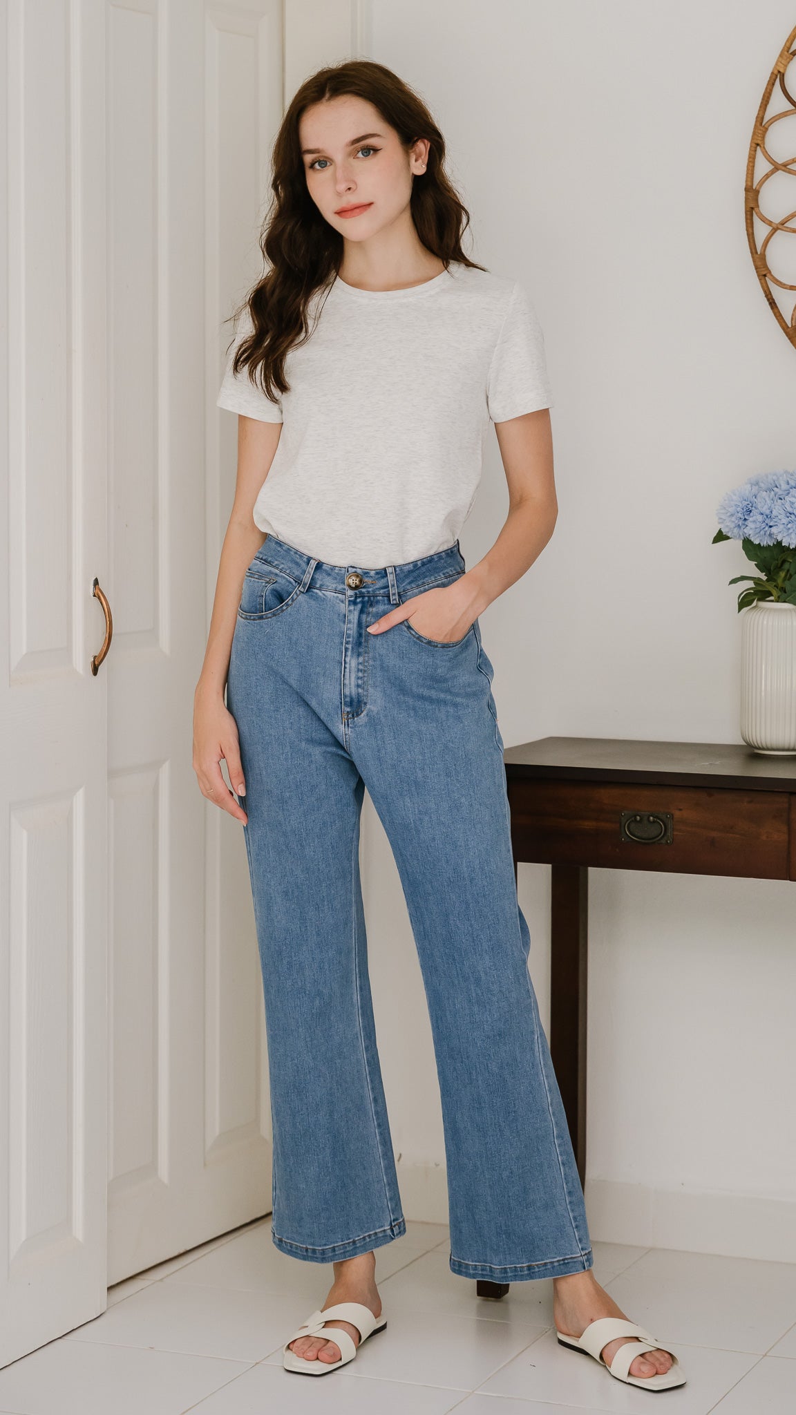 Core Essentials Basic Tee in Light Gray [ONLINE ONLY]