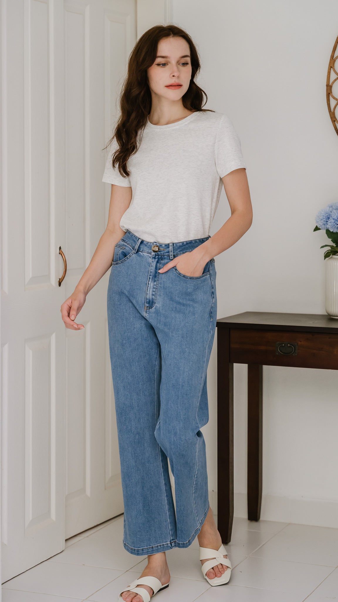 Core Essentials Basic Tee in Light Gray [ONLINE ONLY]