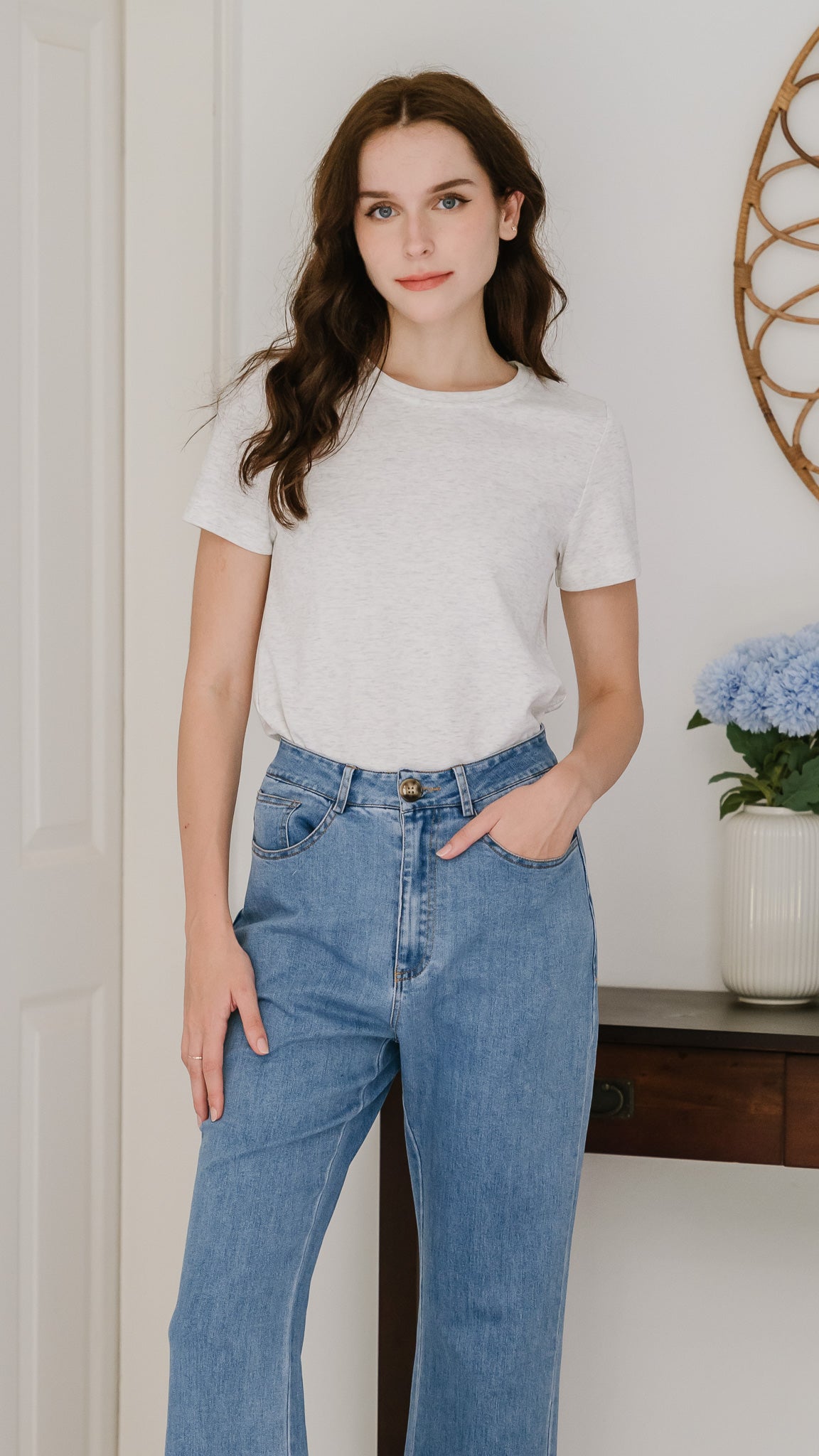 Core Essentials Basic Tee in Light Gray [ONLINE ONLY]