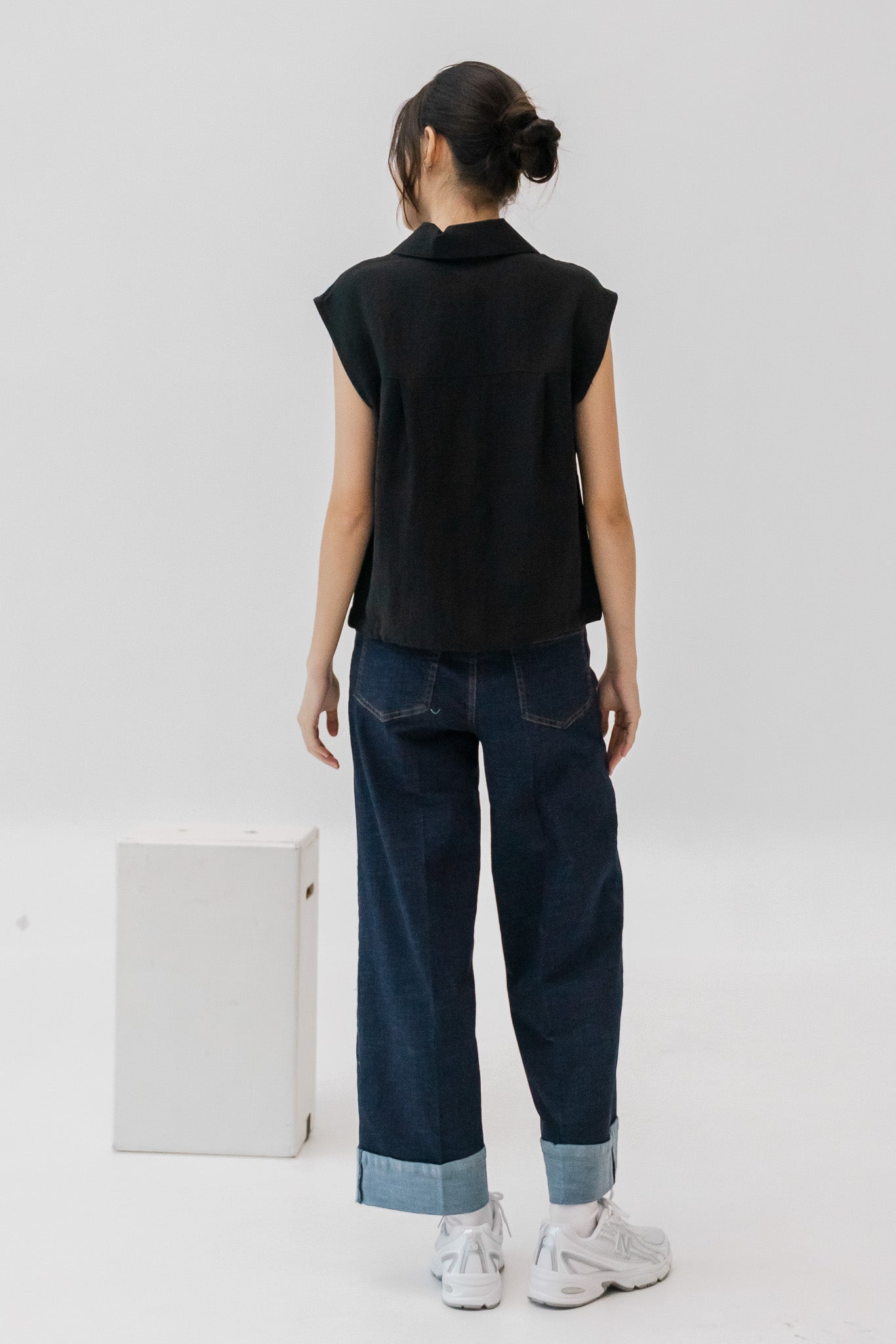 Yuna Embroidery Loosefit Blouse in Black