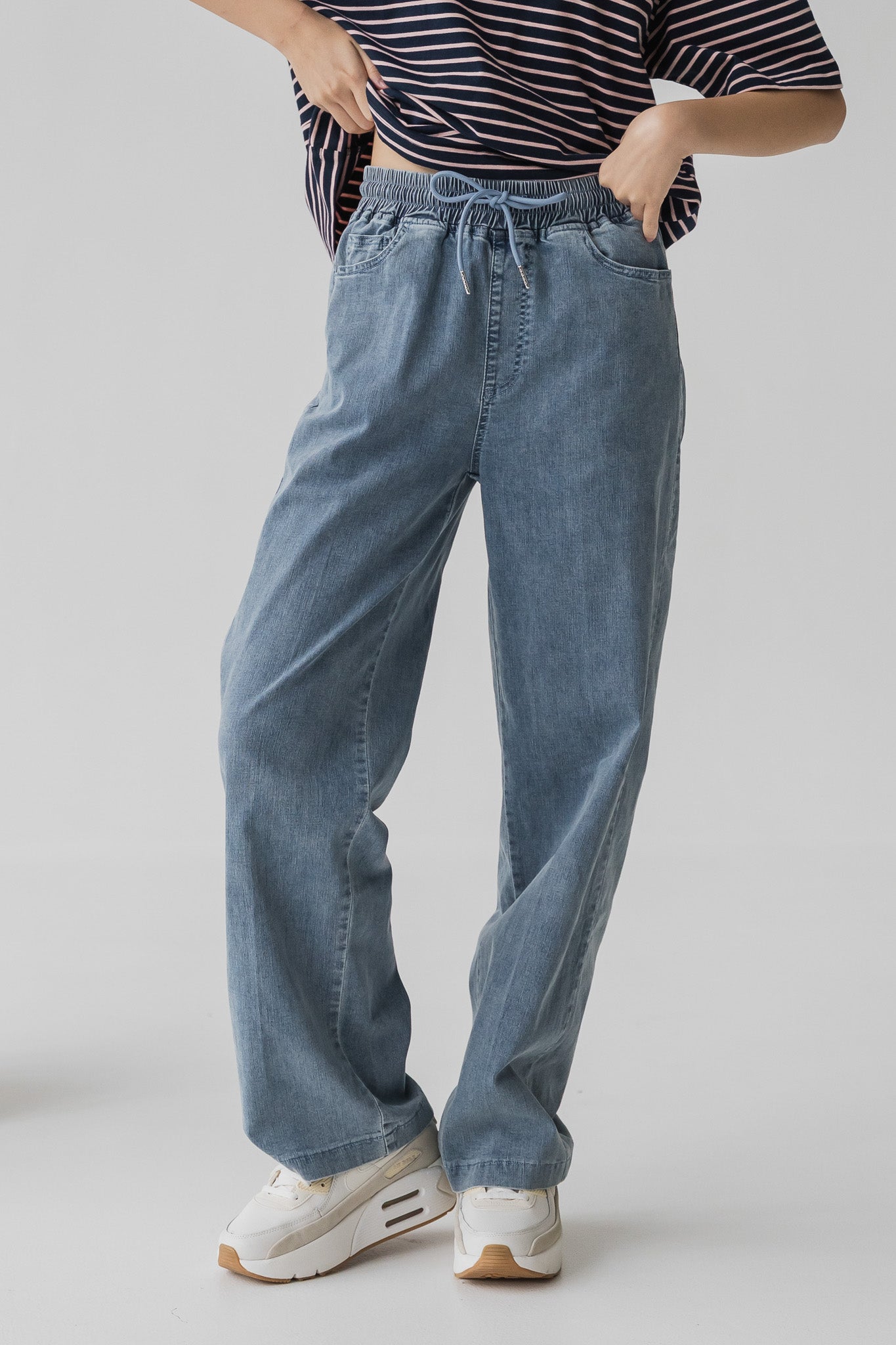 Drawstring Denim Jeans in Mid Wash