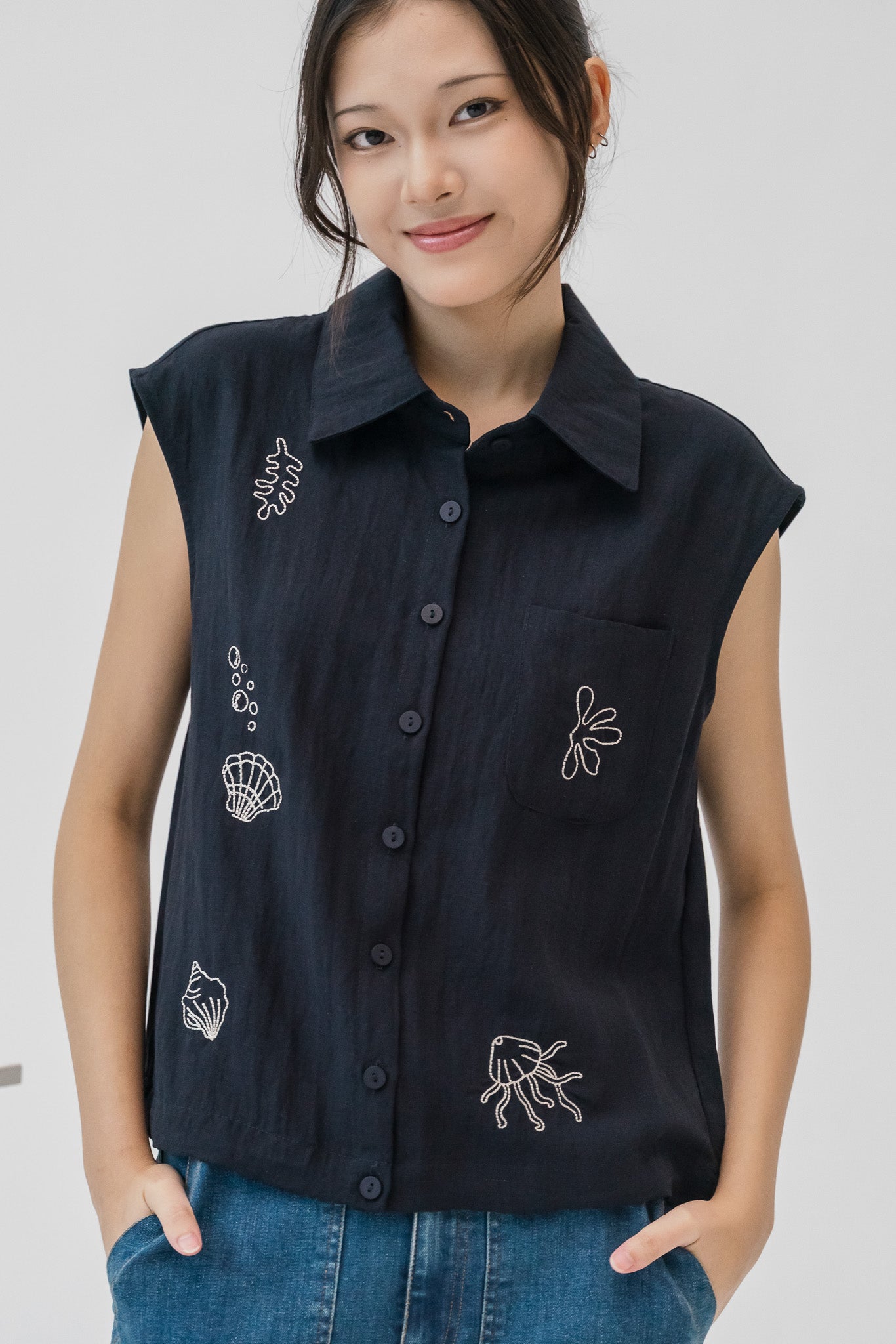 Yuna Embroidery Loosefit Blouse in Navy