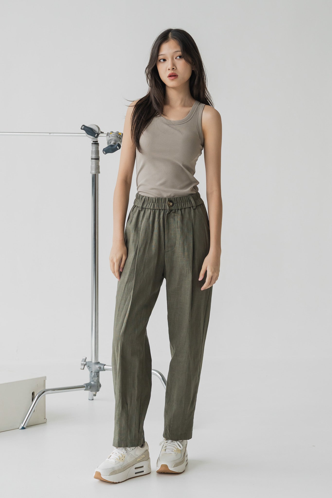 Barrel Cut Linen Pants in Moss