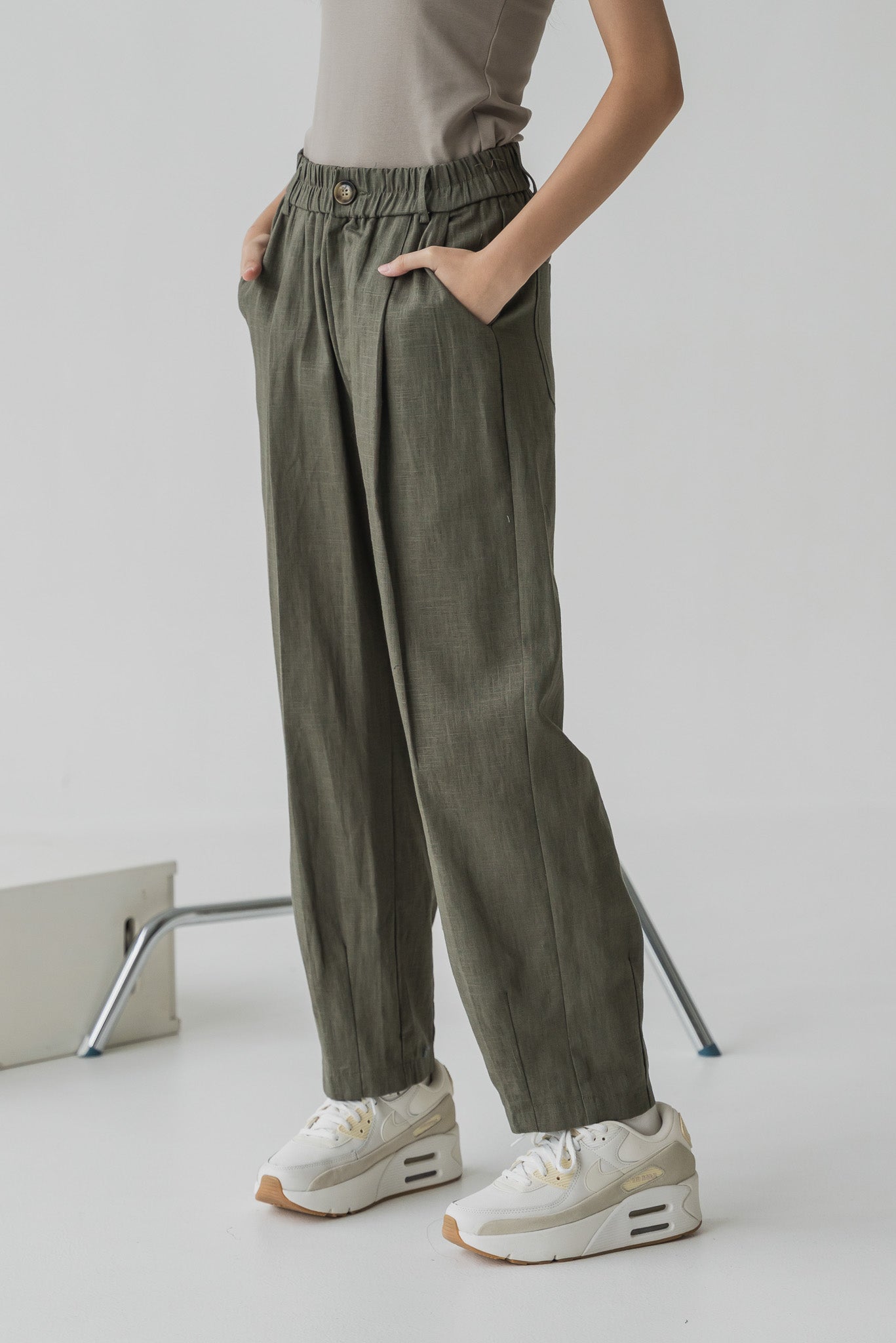 Barrel Cut Linen Pants in Moss