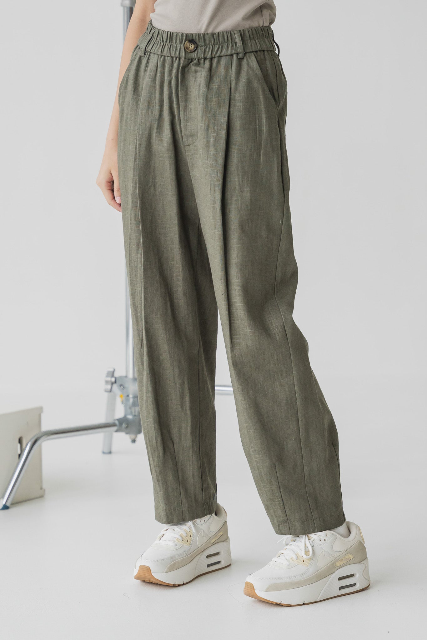 Barrel Cut Linen Pants in Moss