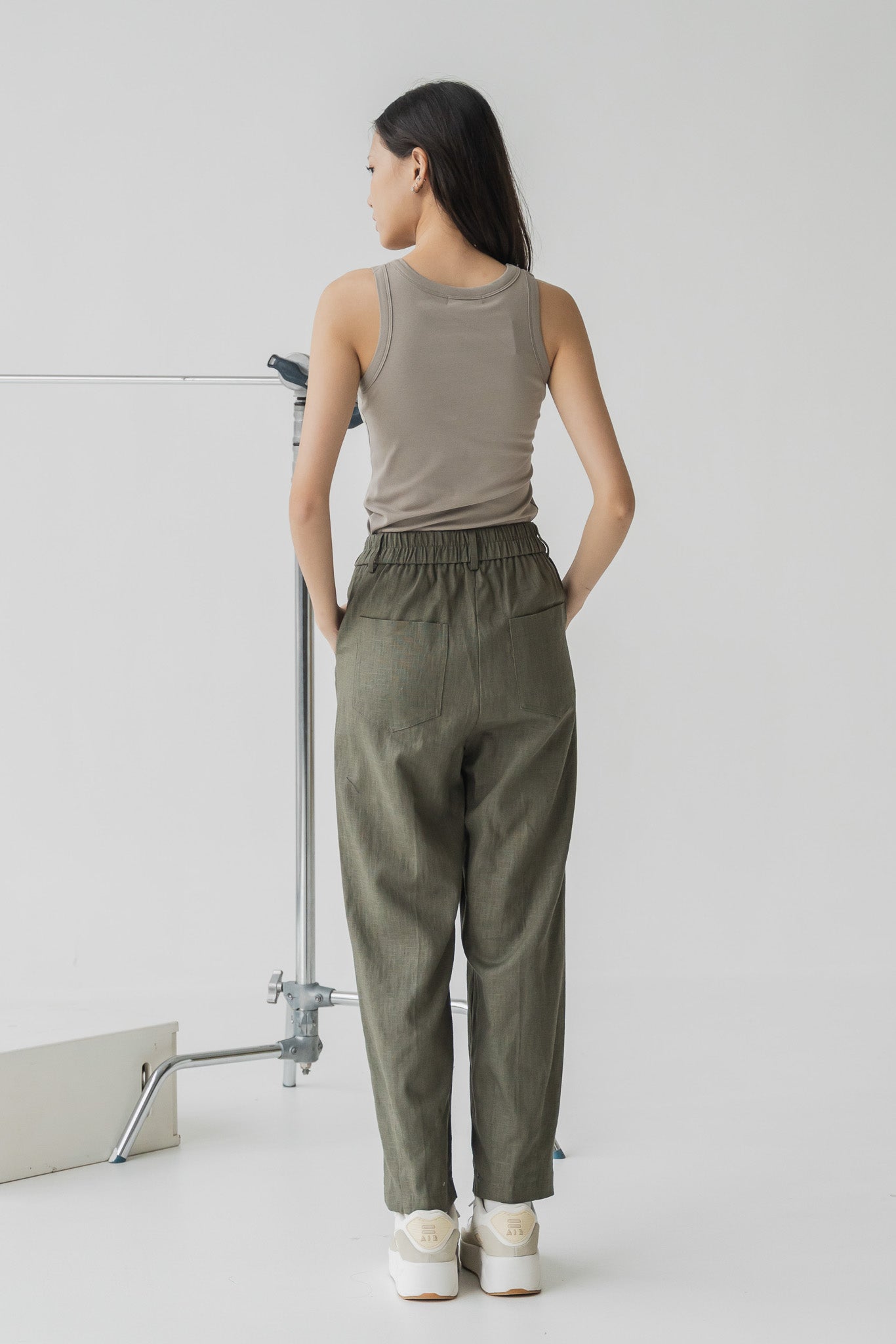 Barrel Cut Linen Pants in Moss