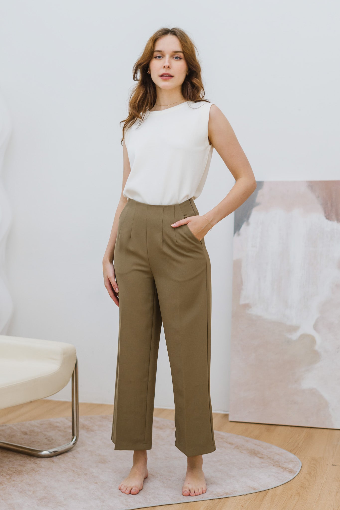An Essential Long Broad Pants in Khaki