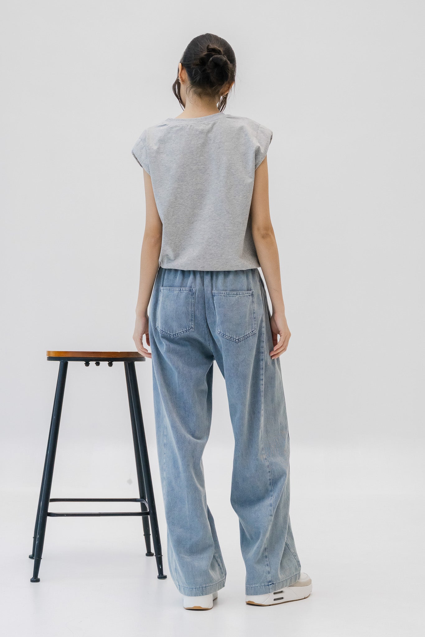 Side Pleat Baggy Jeans in Light Wash