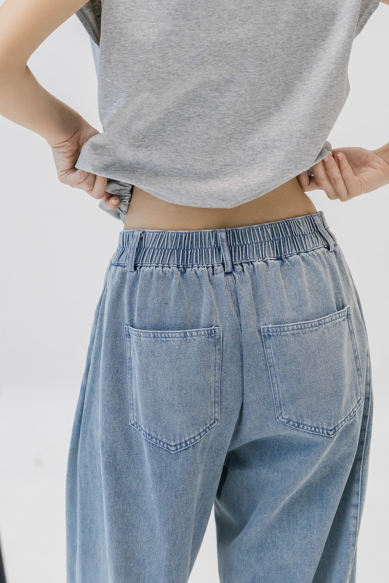 Side Pleat Baggy Jeans in Light Wash
