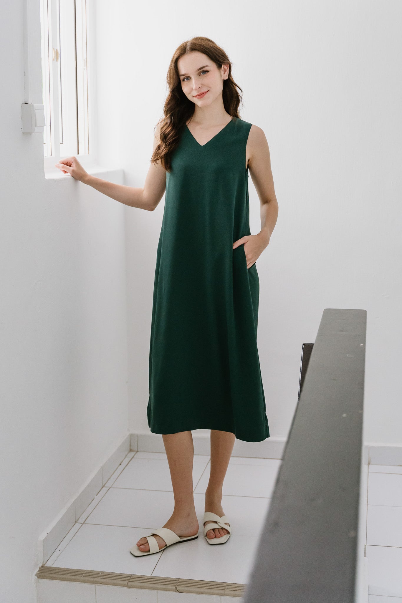 Narelle Pleat Detail Midi Dress in Forest [ONLINE ONLY]