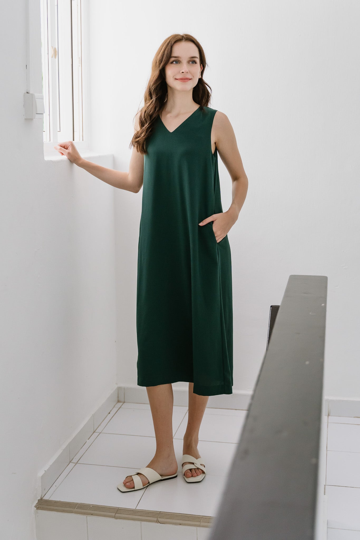 Narelle Pleat Detail Midi Dress in Forest [ONLINE ONLY]