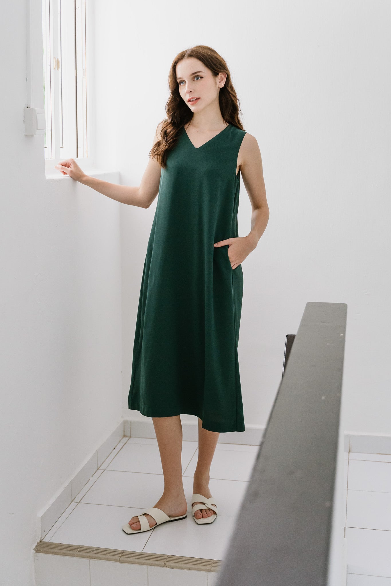 Narelle Pleat Detail Midi Dress in Forest [ONLINE ONLY]