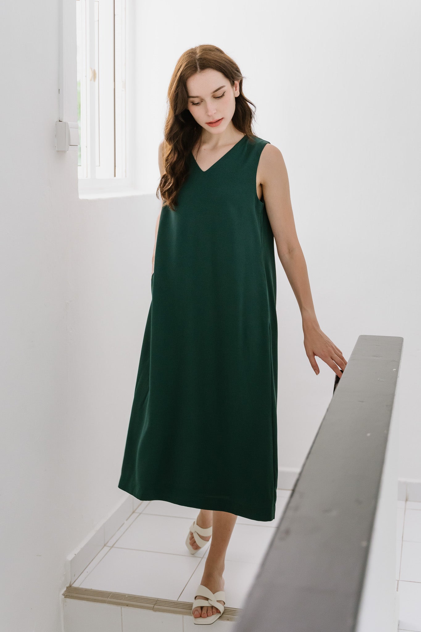 Narelle Pleat Detail Midi Dress in Forest [ONLINE ONLY]