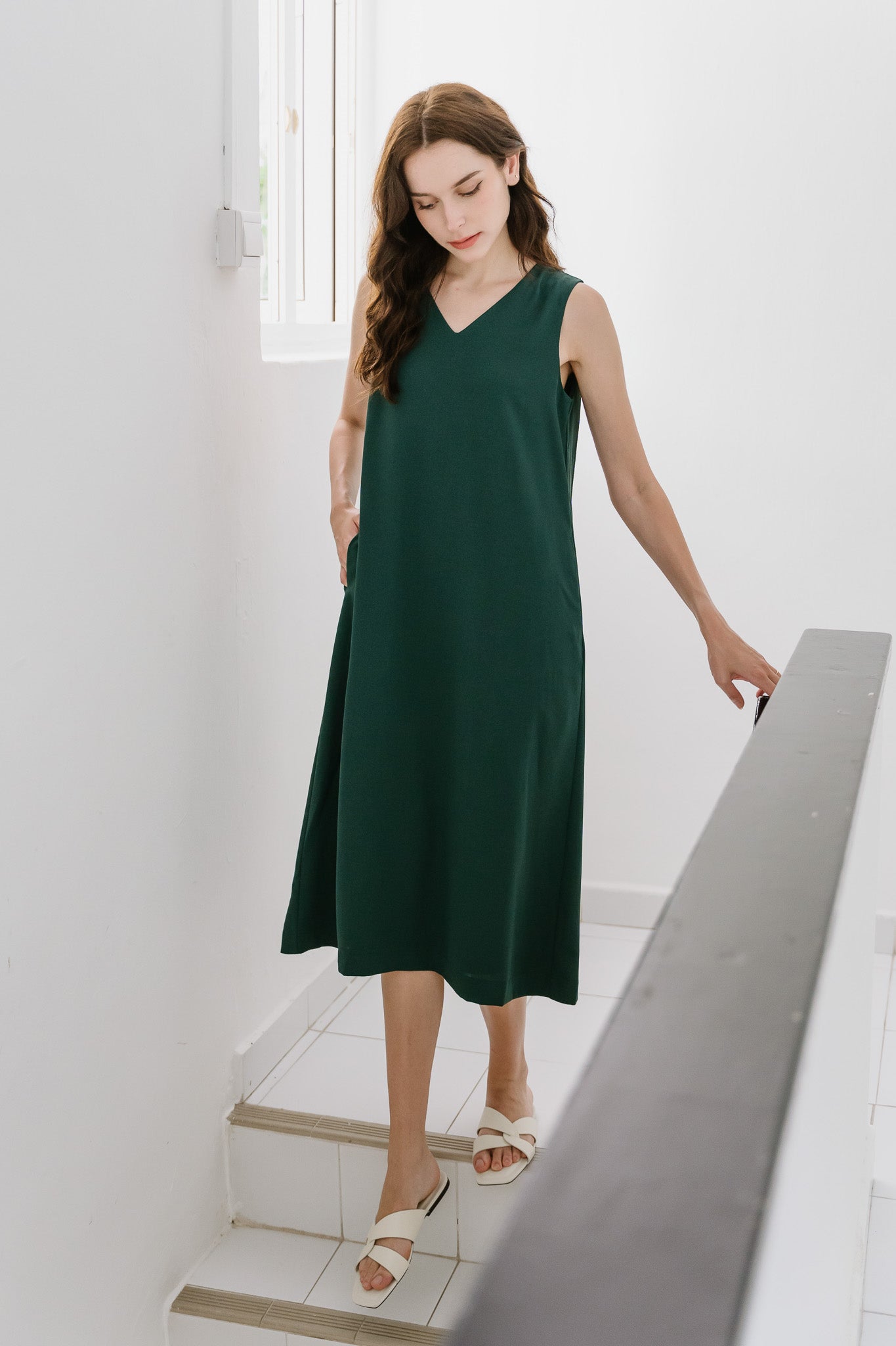 Narelle Pleat Detail Midi Dress in Forest [ONLINE ONLY]